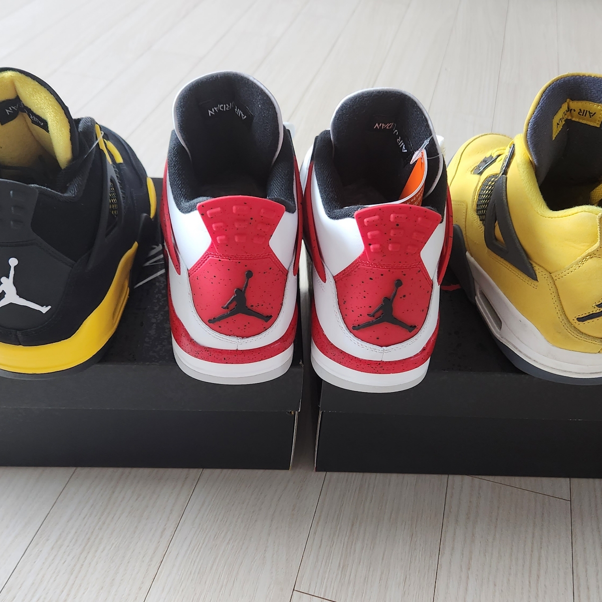 Jordan 4 Retro Red Cement, Jordan 4 Retro Thunder 2023 착용 스타일 - 3