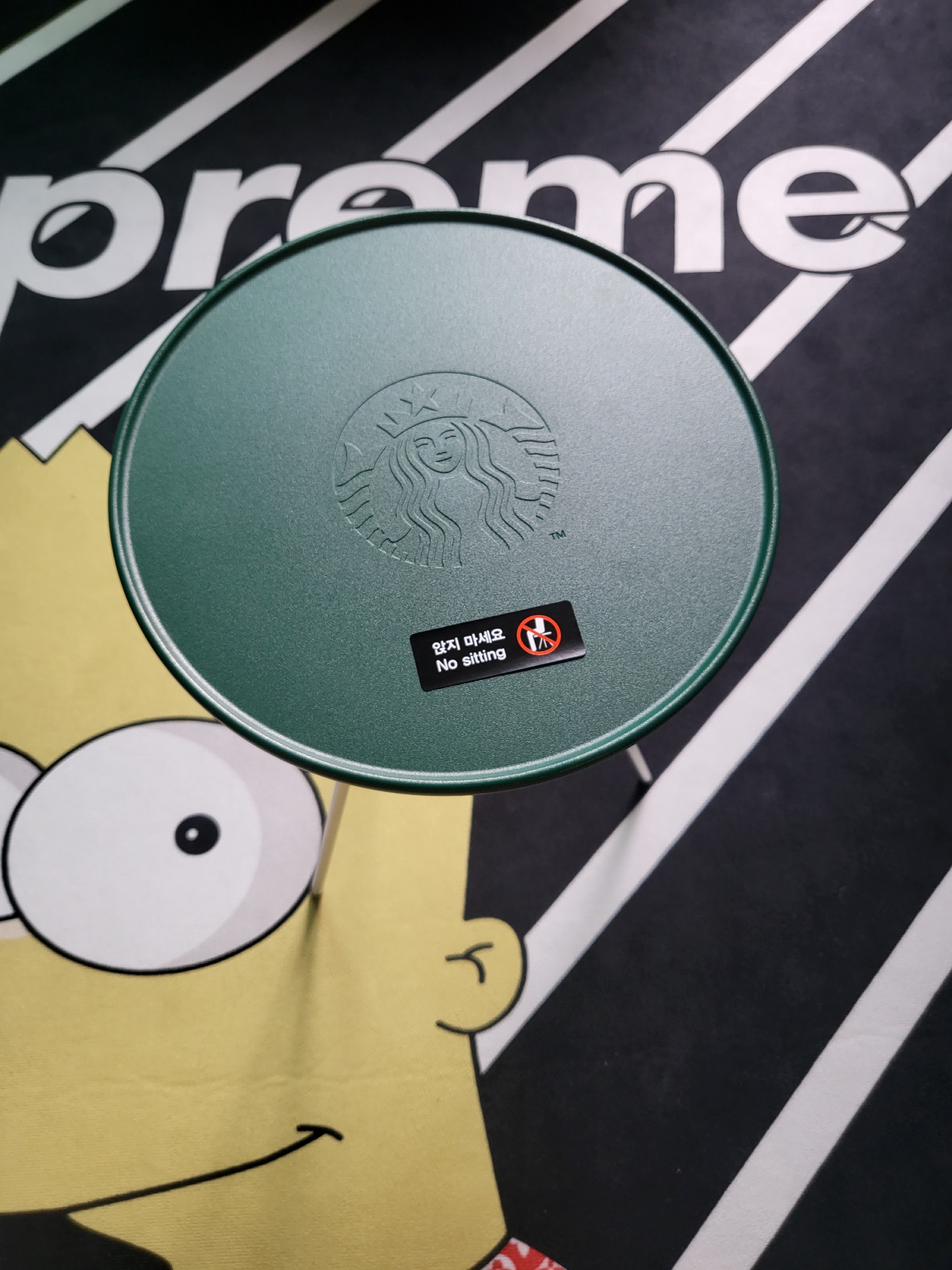 Starbucks x Helinox Side Table Green 착용 스타일 - 1