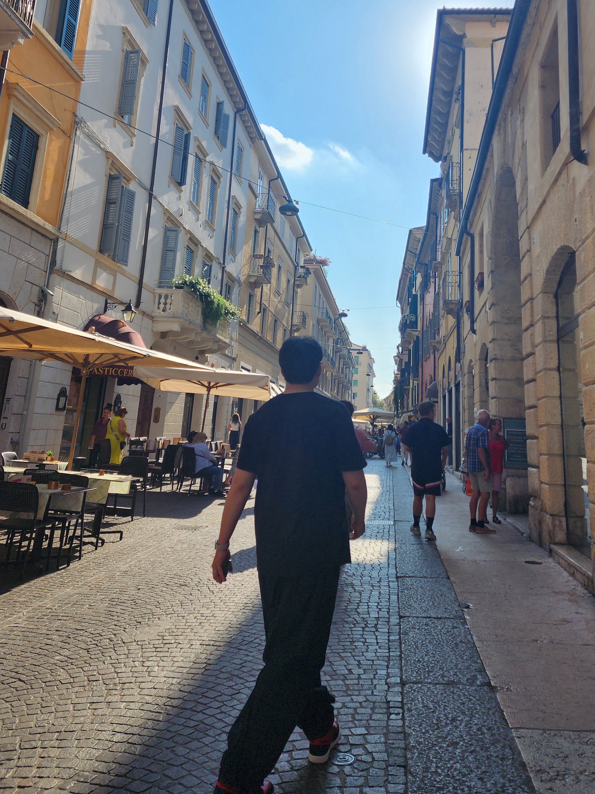 Supreme Motion Logo T-Shirt Black - 23SS, Jordan 1 Mid Black Fire Red 착용 스타일 - 1