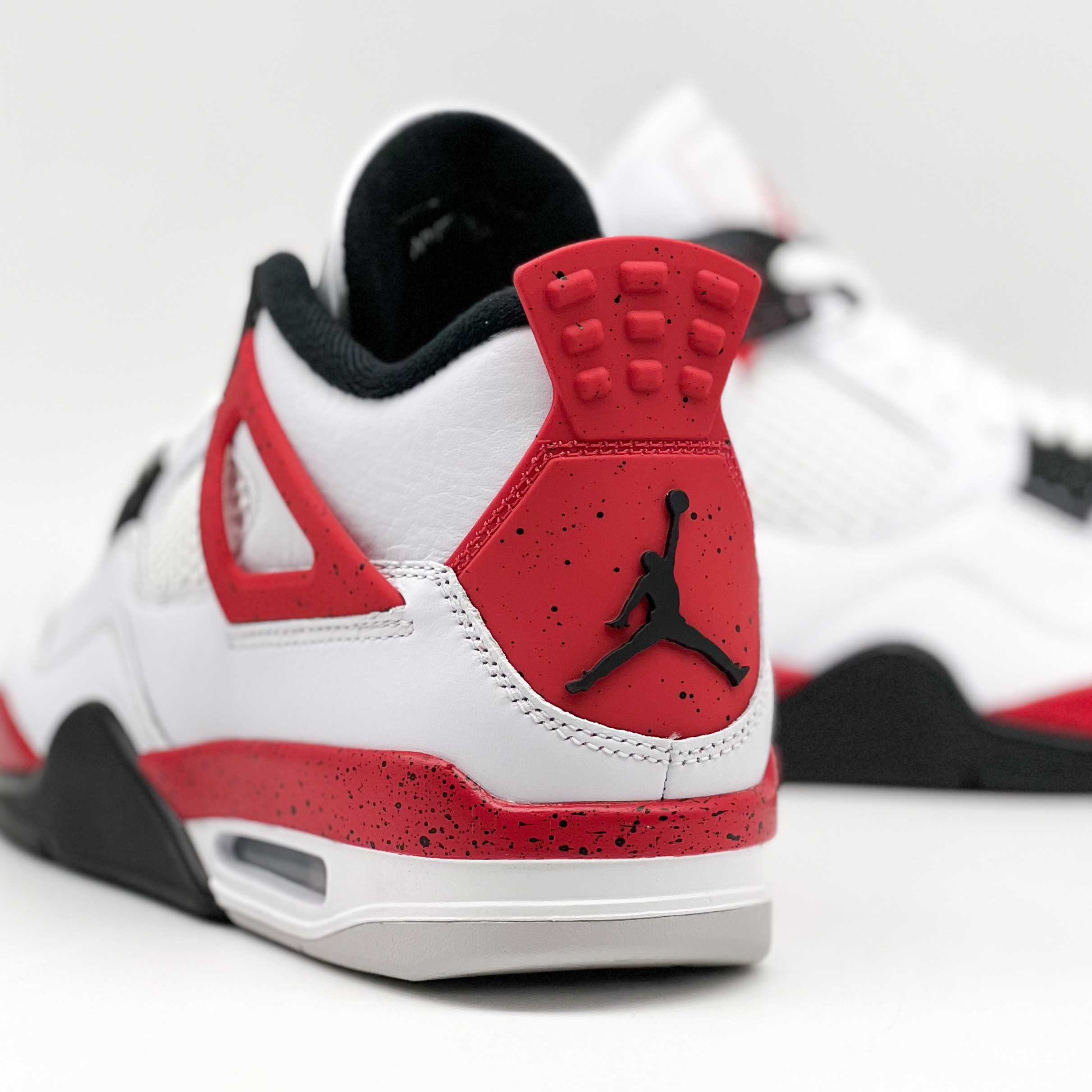 Jordan 4 Retro Red Cement 착용 스타일 - 3