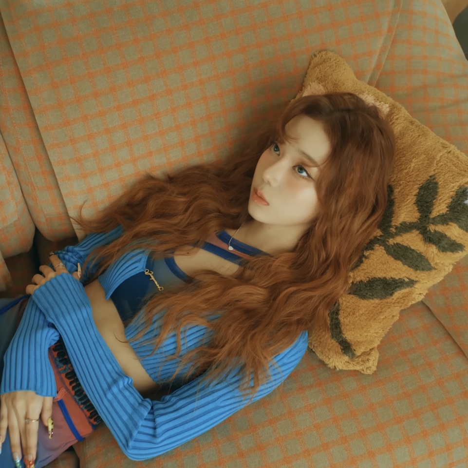 (W) Jacquemus La Maille Pralu Micro Charm Logo Cardigan Light Blue 착용 스타일 - 2