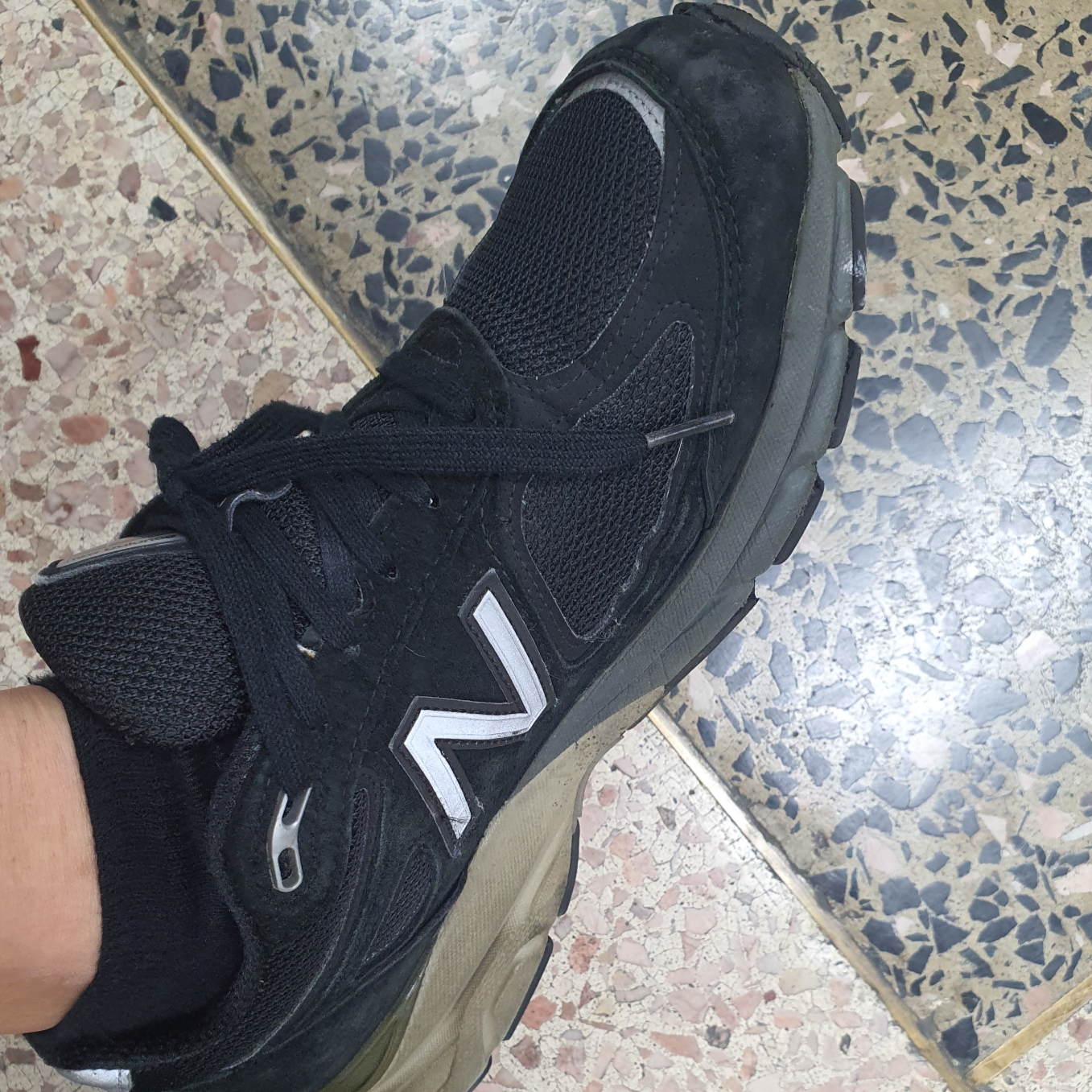 New Balance 990v5 Made in USA Black - D Standard 착용 스타일 - 3