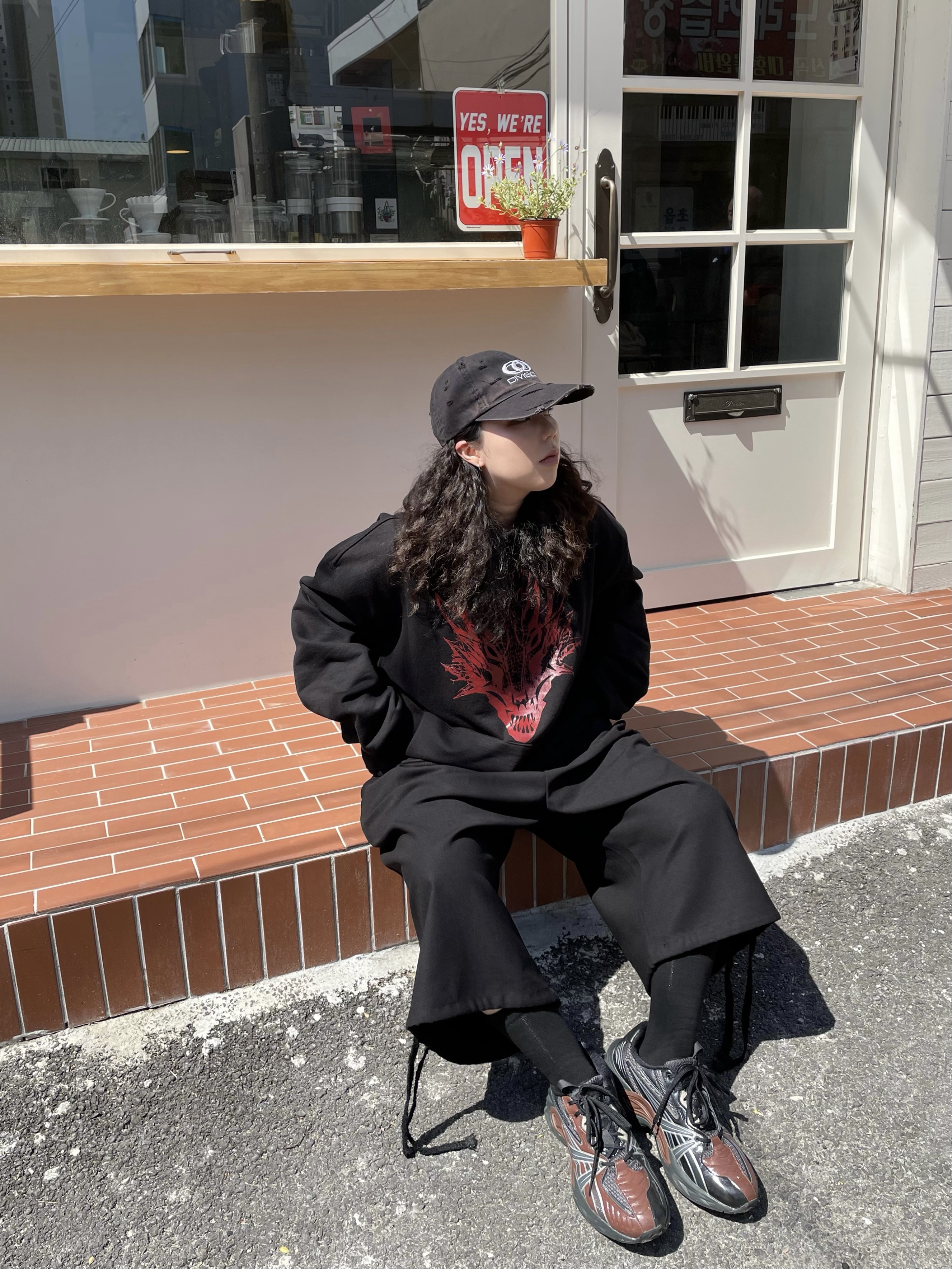 Civision by CSC Vison Destroyed Cap Washed Black, Asics HN2-S Protoblast Chocolate Brown 착용 스타일