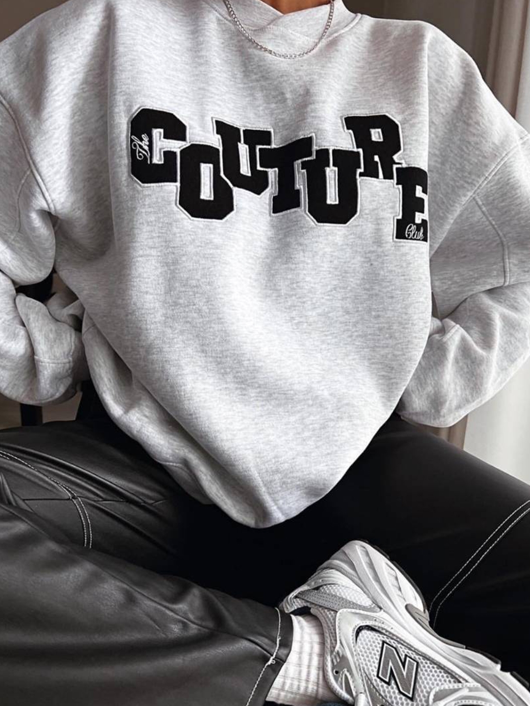 (W) Nike Dri-Fit Get Fit Graphic Crew neck Sweatshirts Carbon Heather - Asia, Nike NRG Solo Swoosh Crew Fleece Urban Lilac - Asia 착용 스타일 - 2