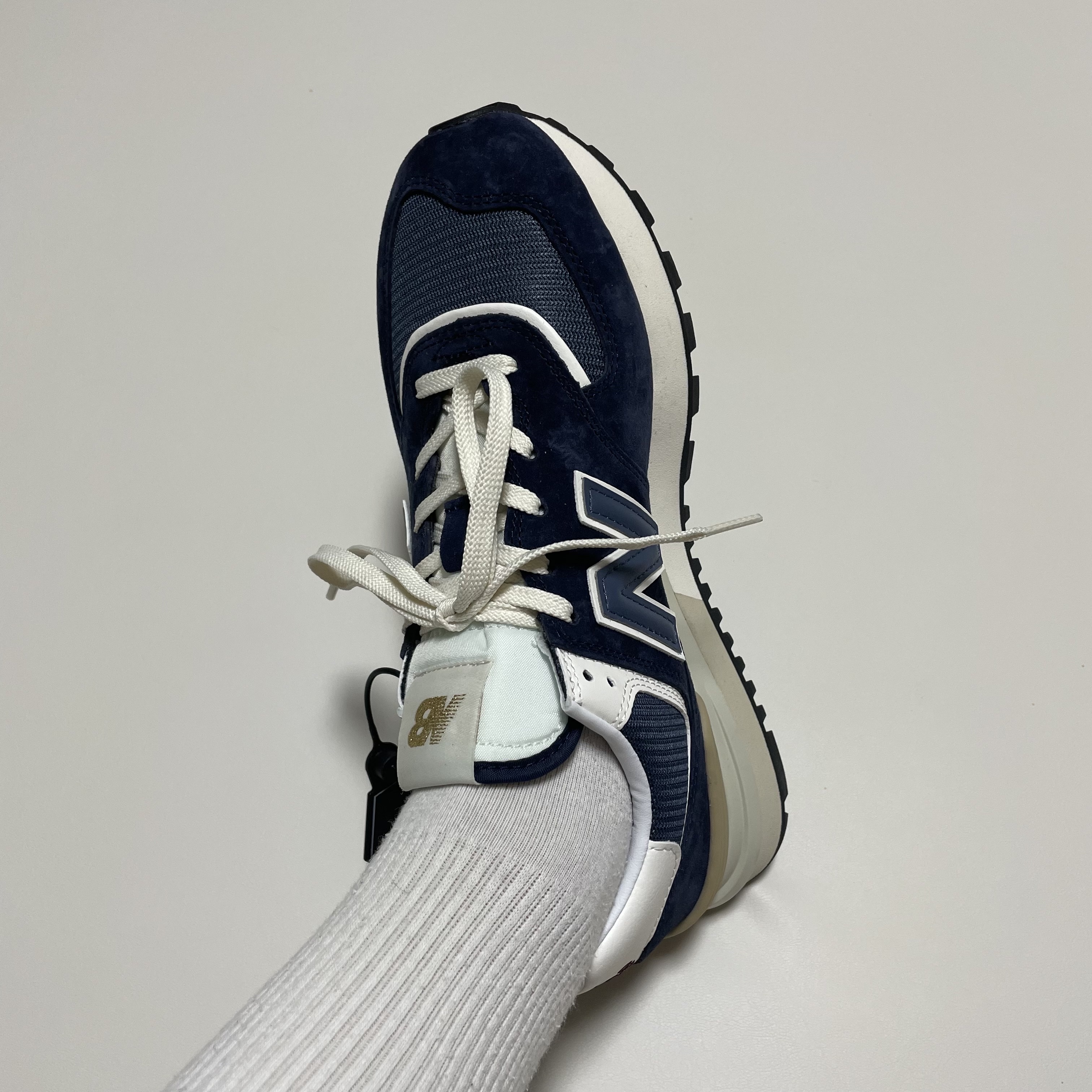 New Balance 574 Legacy Navy 착용 스타일 - 1