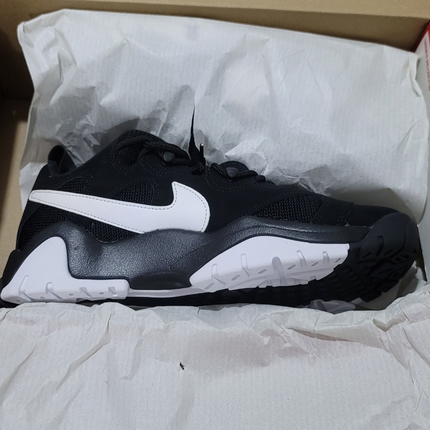 Nike Air Barrage Low Black White 착용 스타일