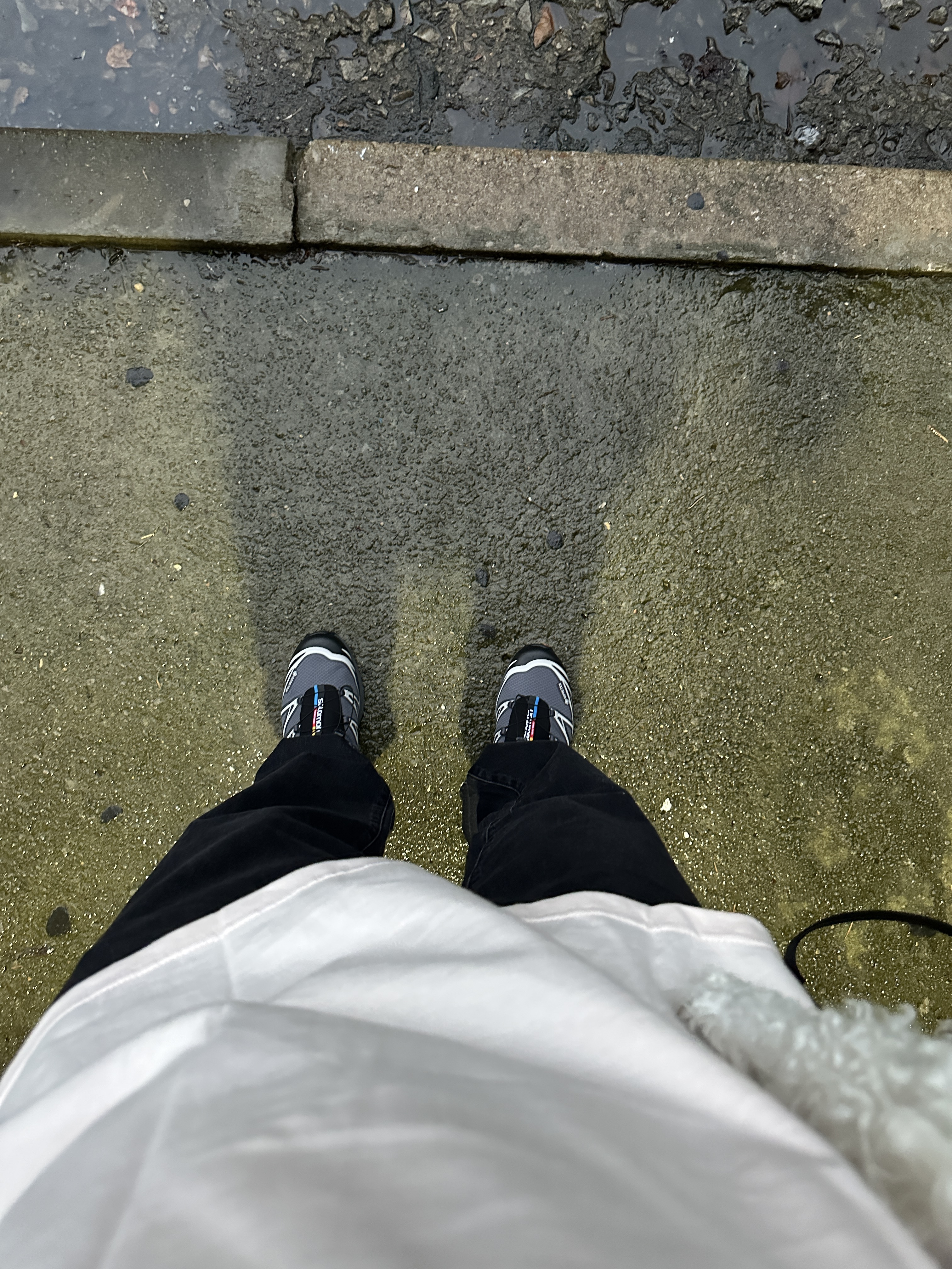 Salomon XT-6 Gore-Tex Black Ebony, Supreme Regular Jean Washed Black - 23FW 착용 스타일 - 1