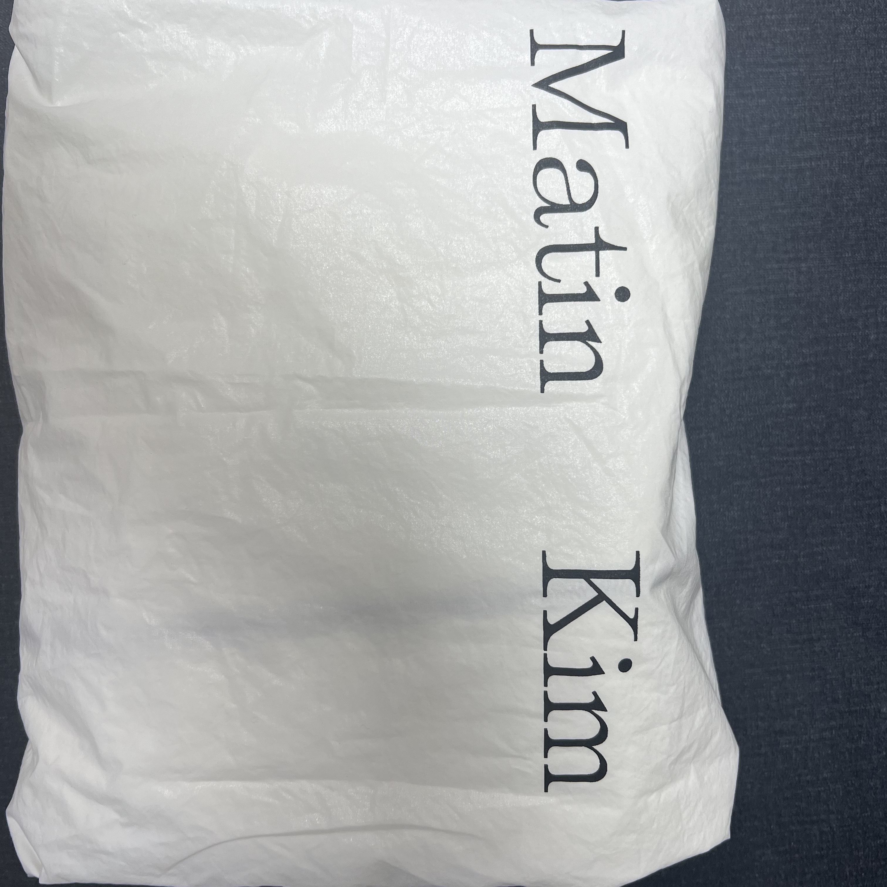 (W) Matin Kim Logo Coating Jumper Ivory 착용 스타일 - 1
