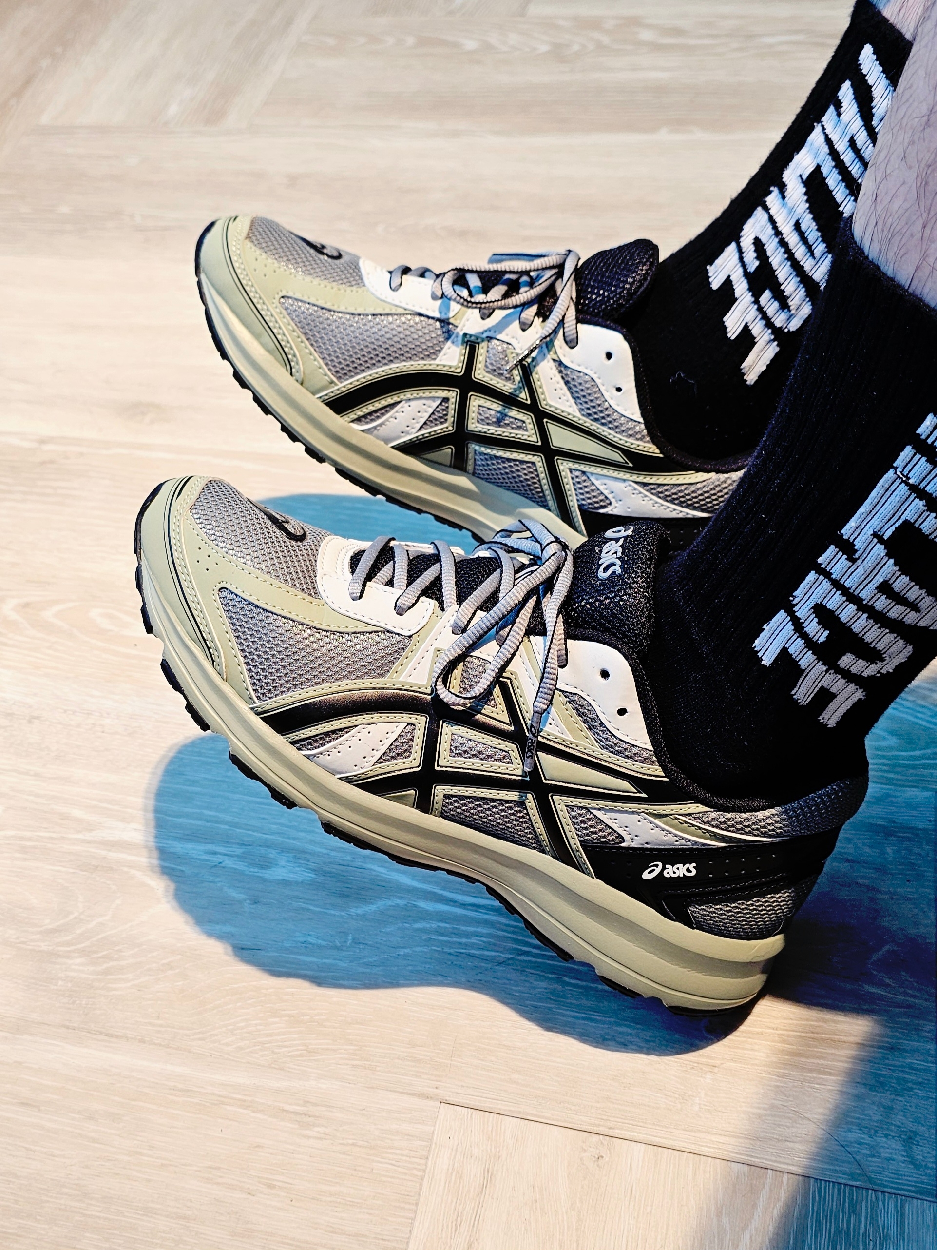Asics Jog 100 S Sheet Rock - 2E Wide 착용 스타일
