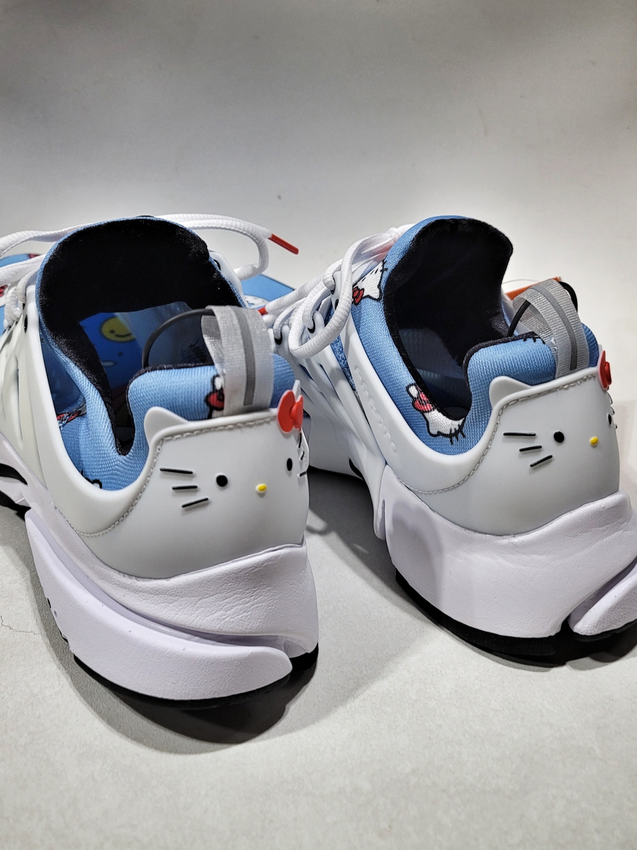 Nike x Hello Kitty Air Presto University Blue 착용 스타일 - 3
