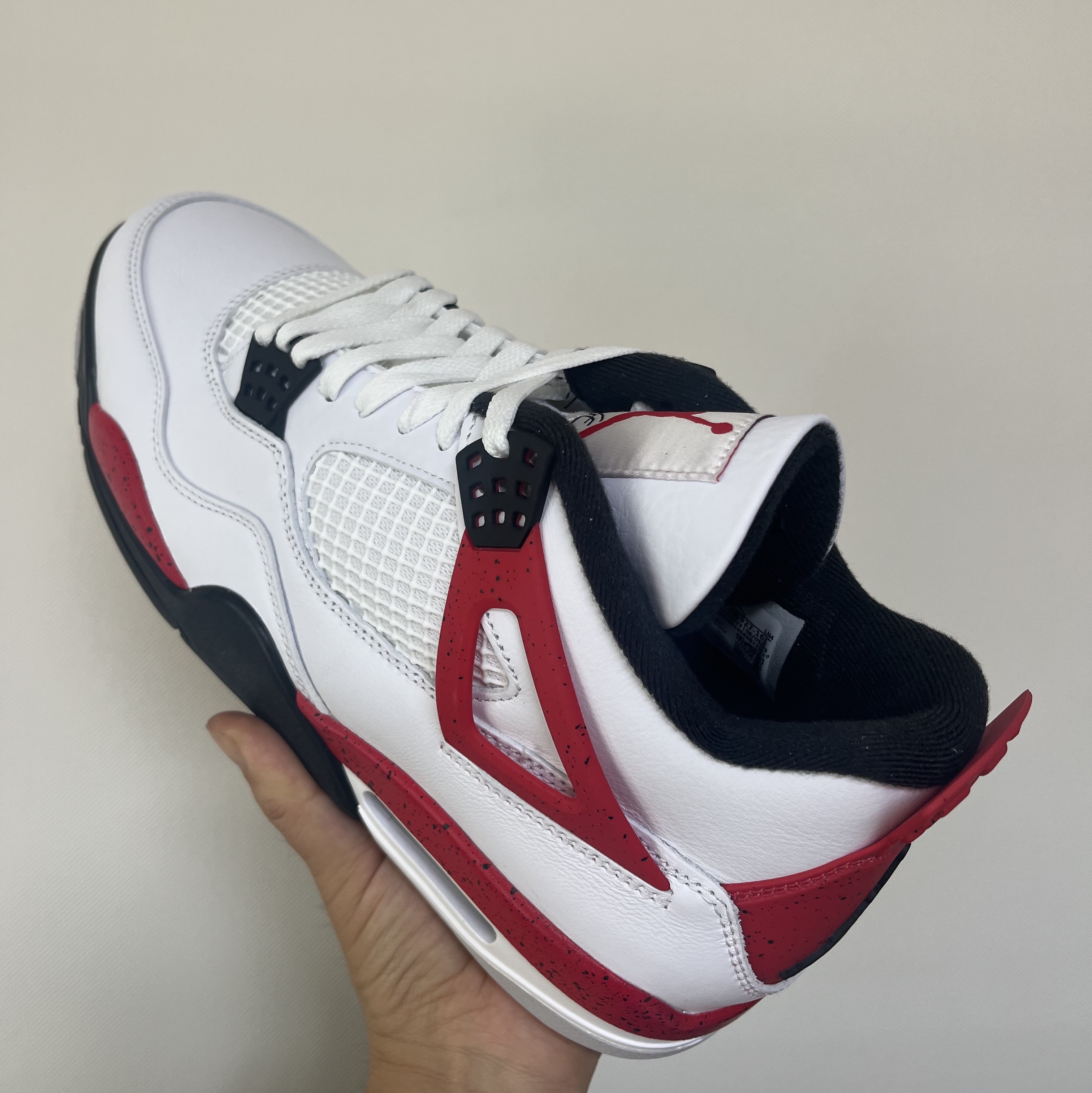 Jordan 4 Retro Red Cement 착용 스타일 - 2