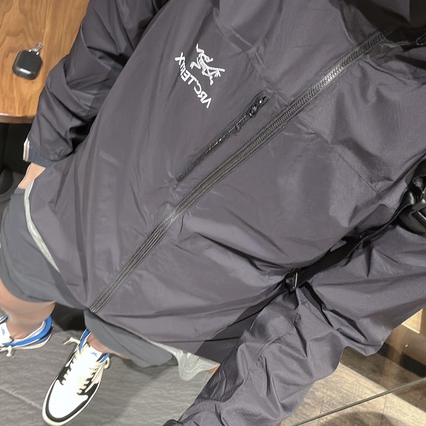 Arc'teryx Squamish Hoody Black, Jordan 1 x Travis Scott x Fragment Retro Low OG SP Military Blue 착용 스타일