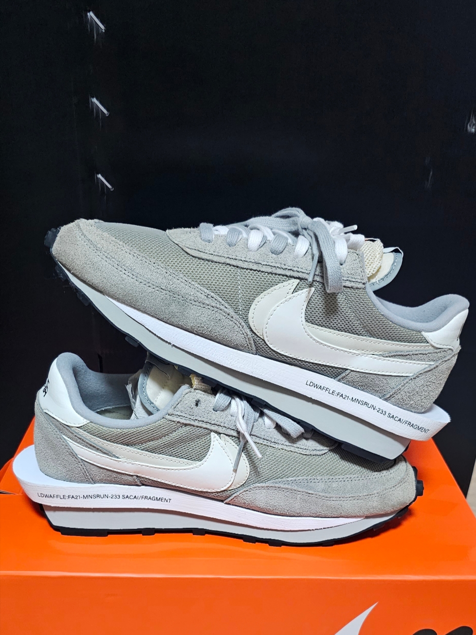 Nike x Sacai x Fragment LDWaffle Light Smoke Grey 착용 스타일 - 3