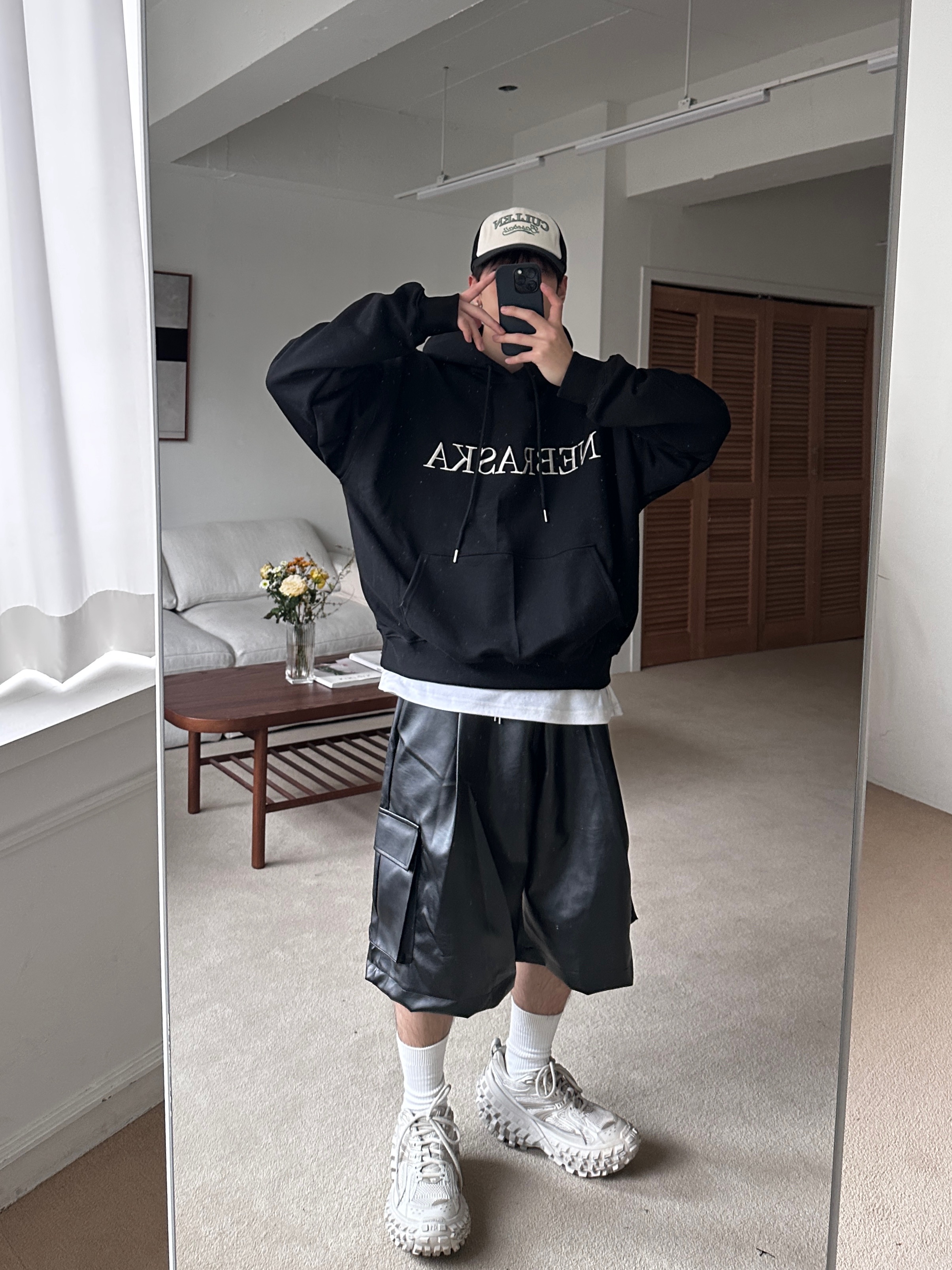 Balenciaga Defender Sneakers Beige 착용 스타일 - 3