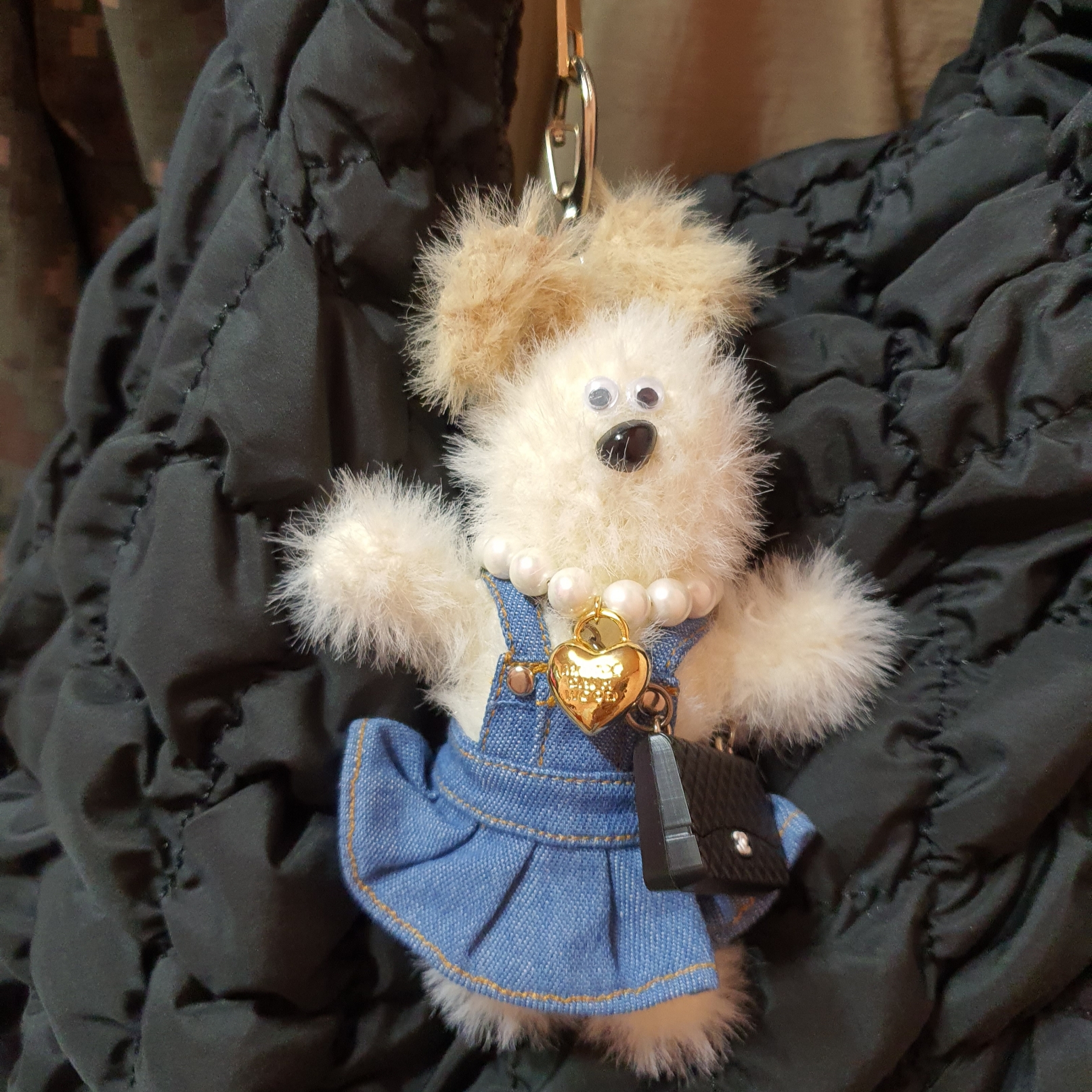 Margesherwood Wood Keyring White 착용 스타일
