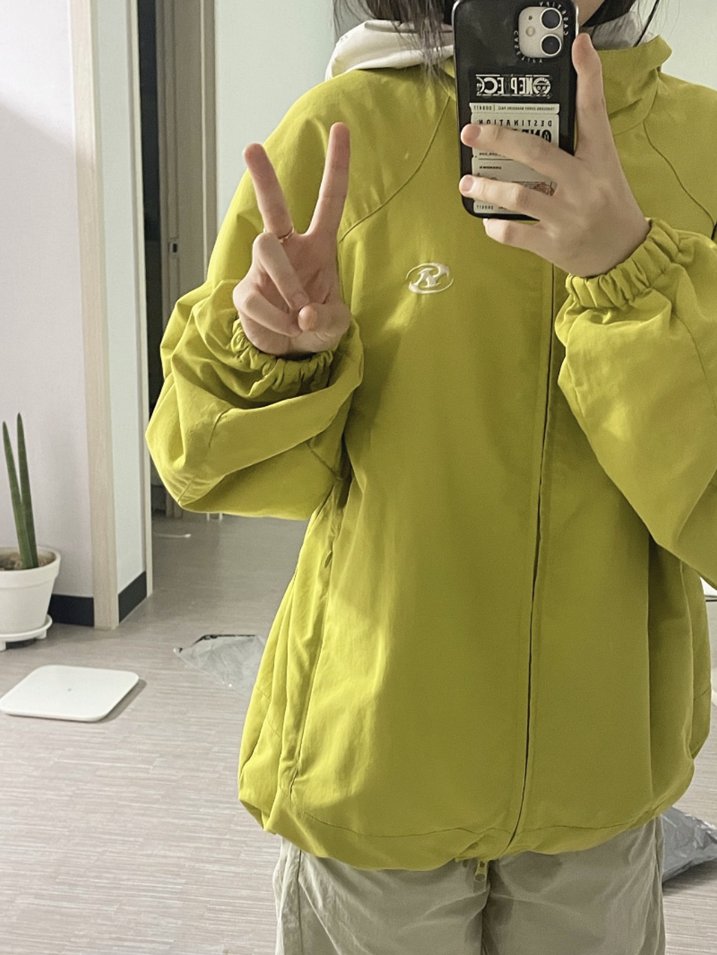 Sansan Gear Docking Jacket Lime - 22FW, Sansan Gear Side Snap Pants Ice Beige - 22FW 착용 스타일 - 2