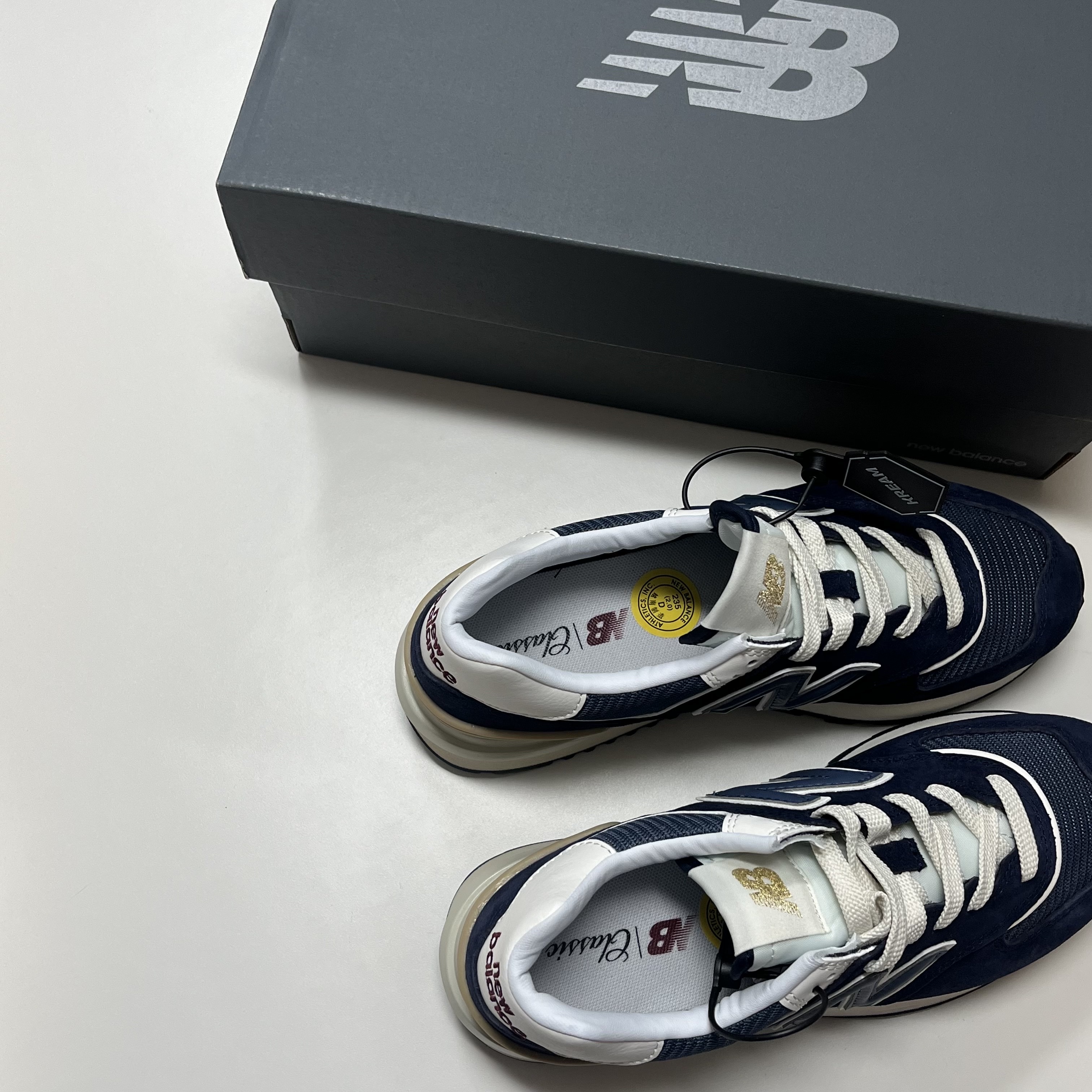 New Balance 574 Legacy Navy 착용 스타일