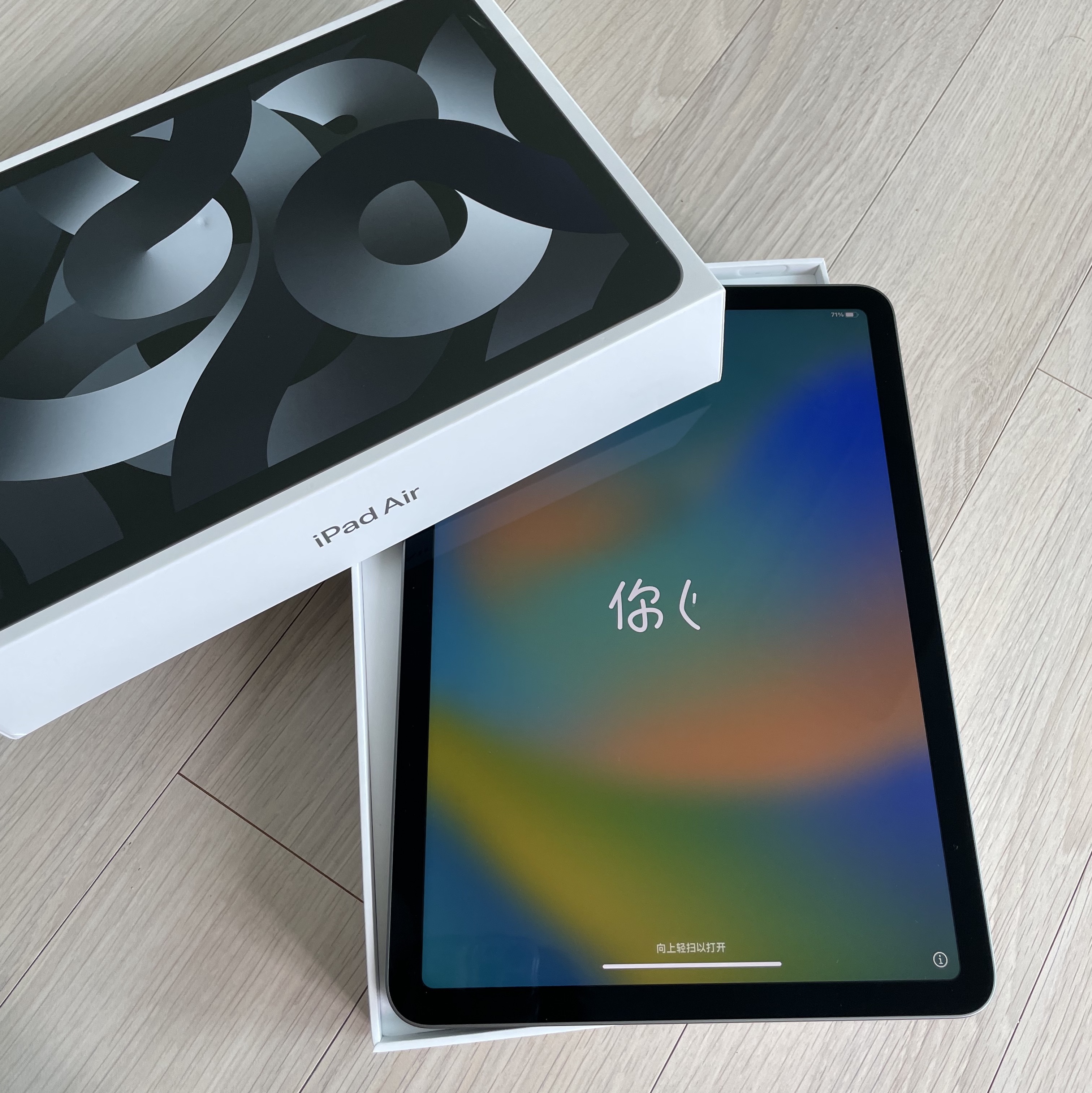 Apple iPad Air 5th Gen Wifi 64GB Space Gray (Korean Ver.) 착용 스타일