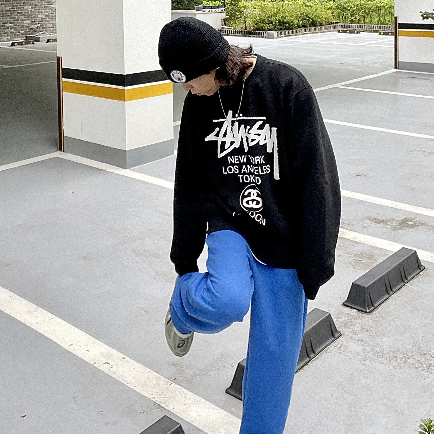 Asics Jog 100 S Sheet Rock - 2E Wide, Stussy World Tour Crew Black 2022 착용 스타일 - 1