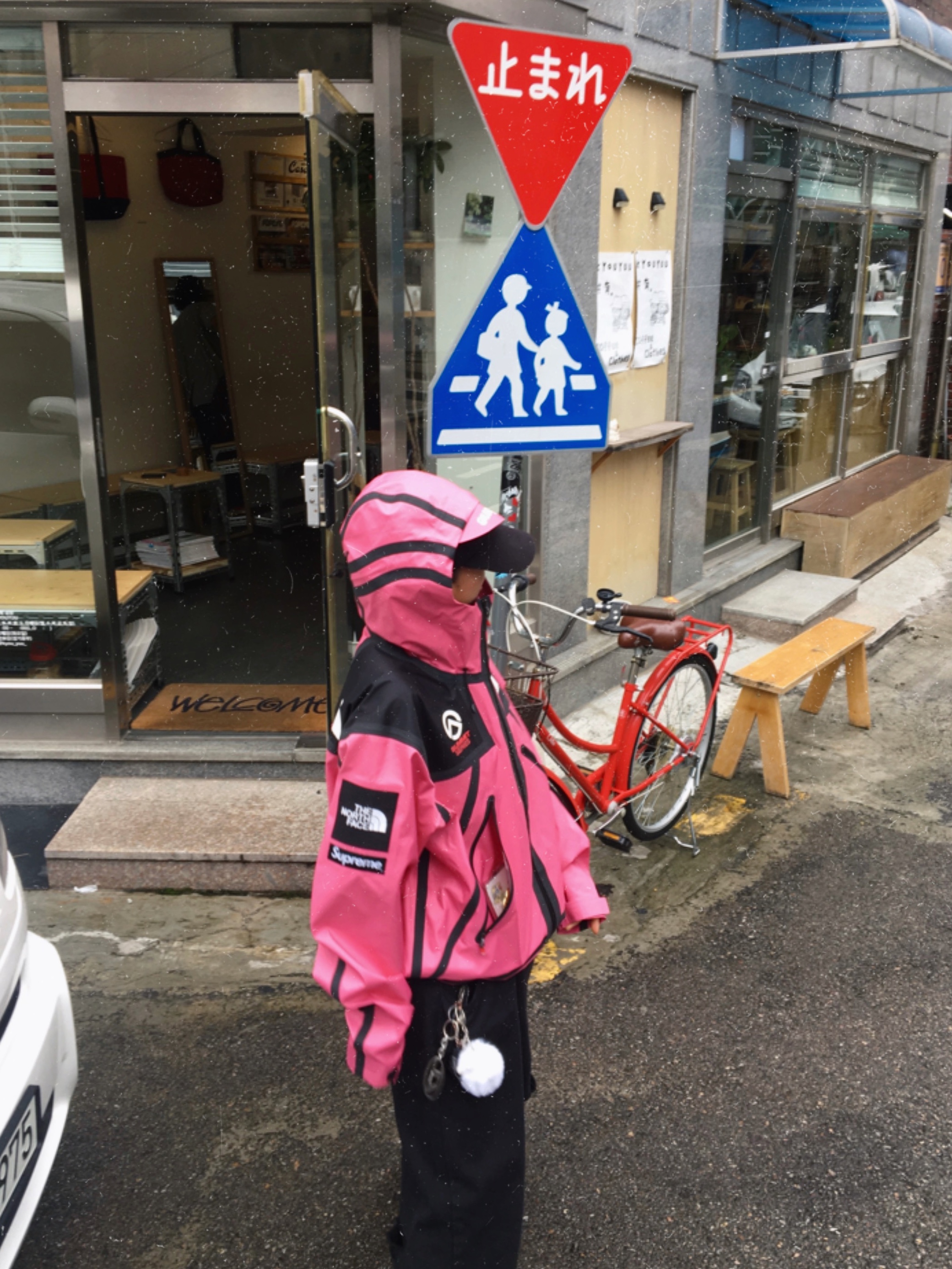 Supreme x The North Face Summit Series Outer Tape Seam Jacket Pink - 21SS 착용 스타일 - 1