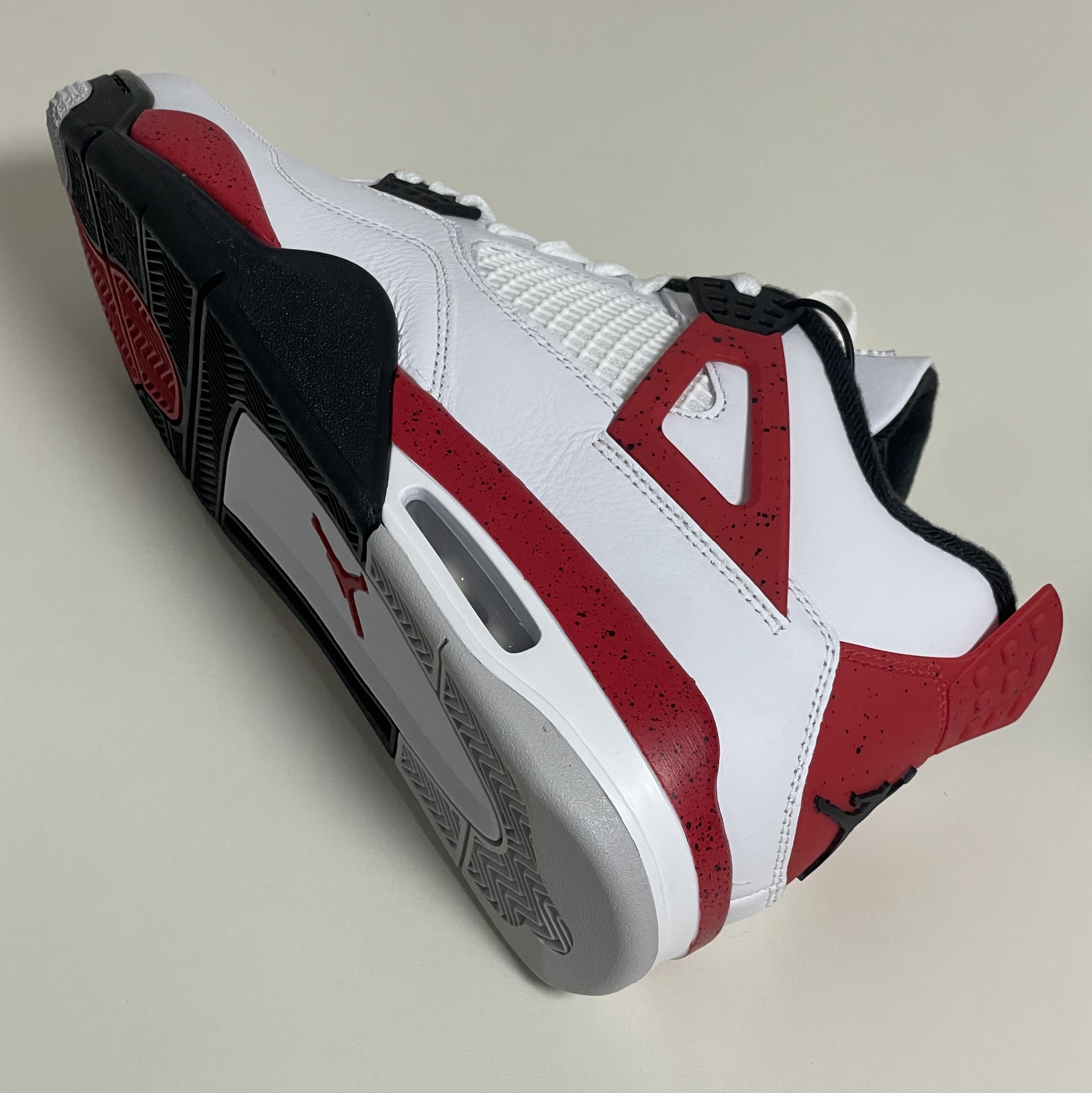 Jordan 4 Retro Red Cement 착용 스타일 - 3