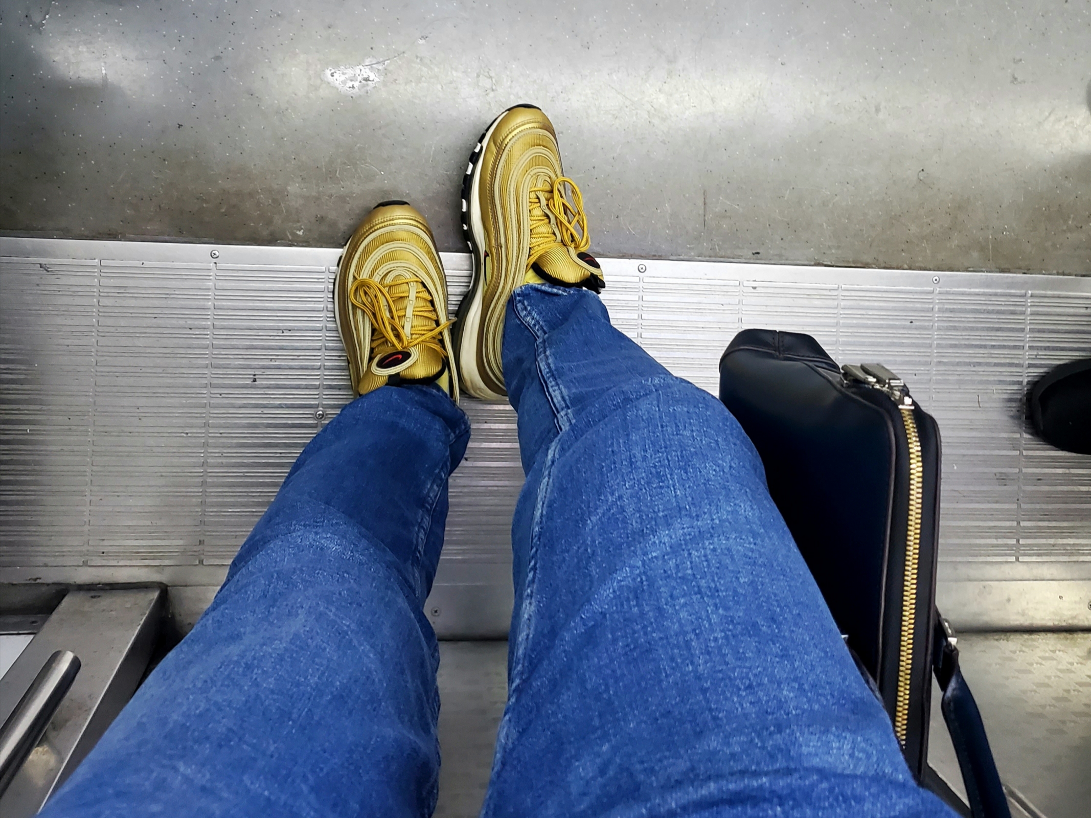 Nike Air Max 97 QS Metallic Gold 2018 착용 스타일