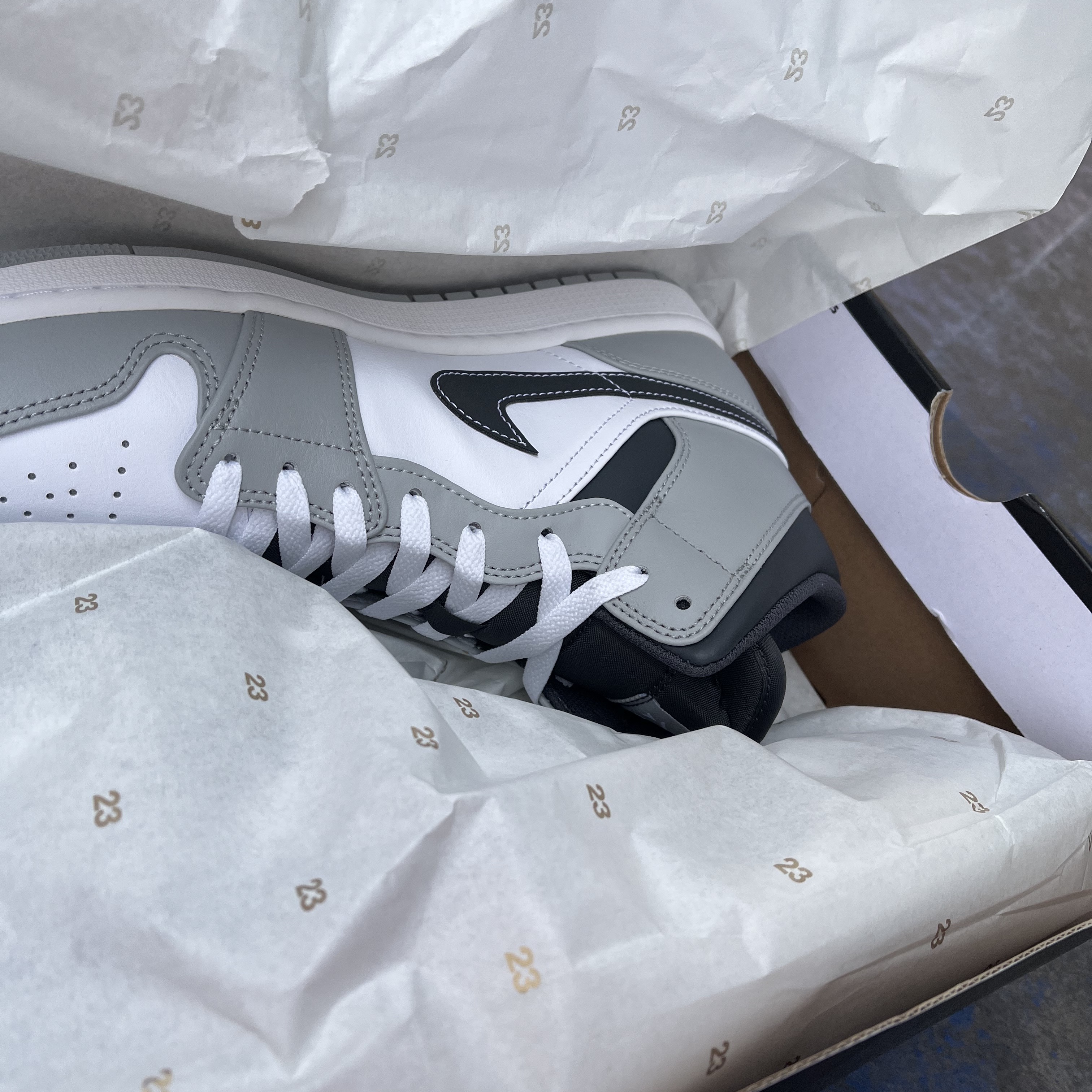 Jordan 1 Mid Light Smoke Grey Anthracite 착용 스타일