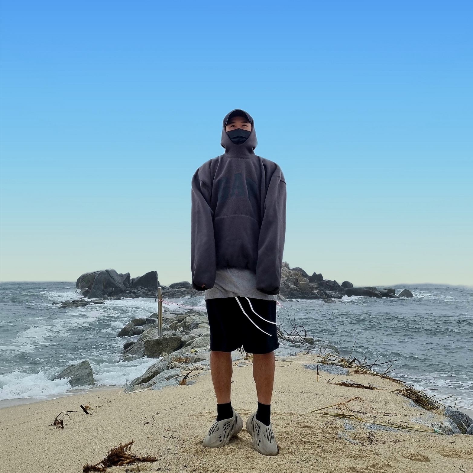 Yeezy Gap Engineered By Balenciaga Dove Hoodie Black, Adidas Yeezy Foam RNNR Stone Sage 착용 스타일