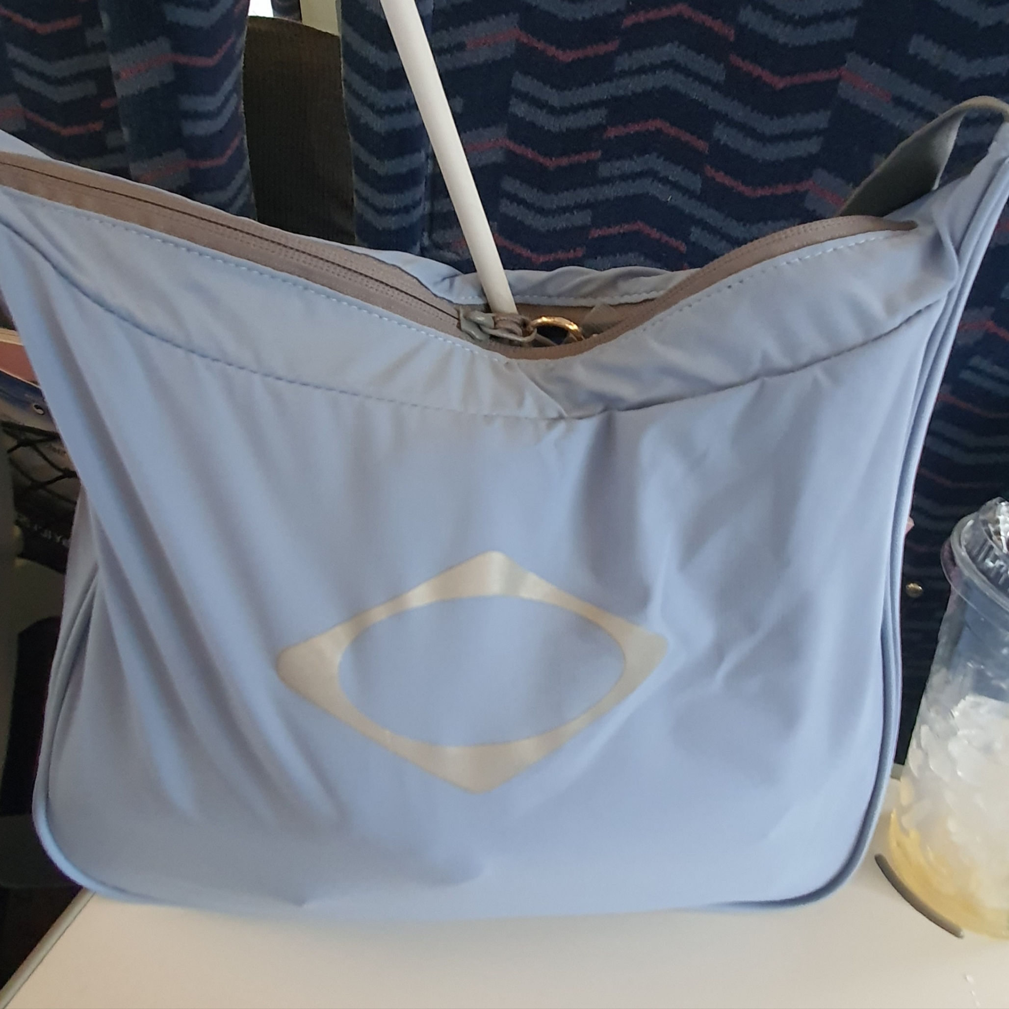 Mischief Rhombus Light Weight Cross Bag Greyish Blue - The Hyundai Seoul Exclusive 착용 스타일 - 2