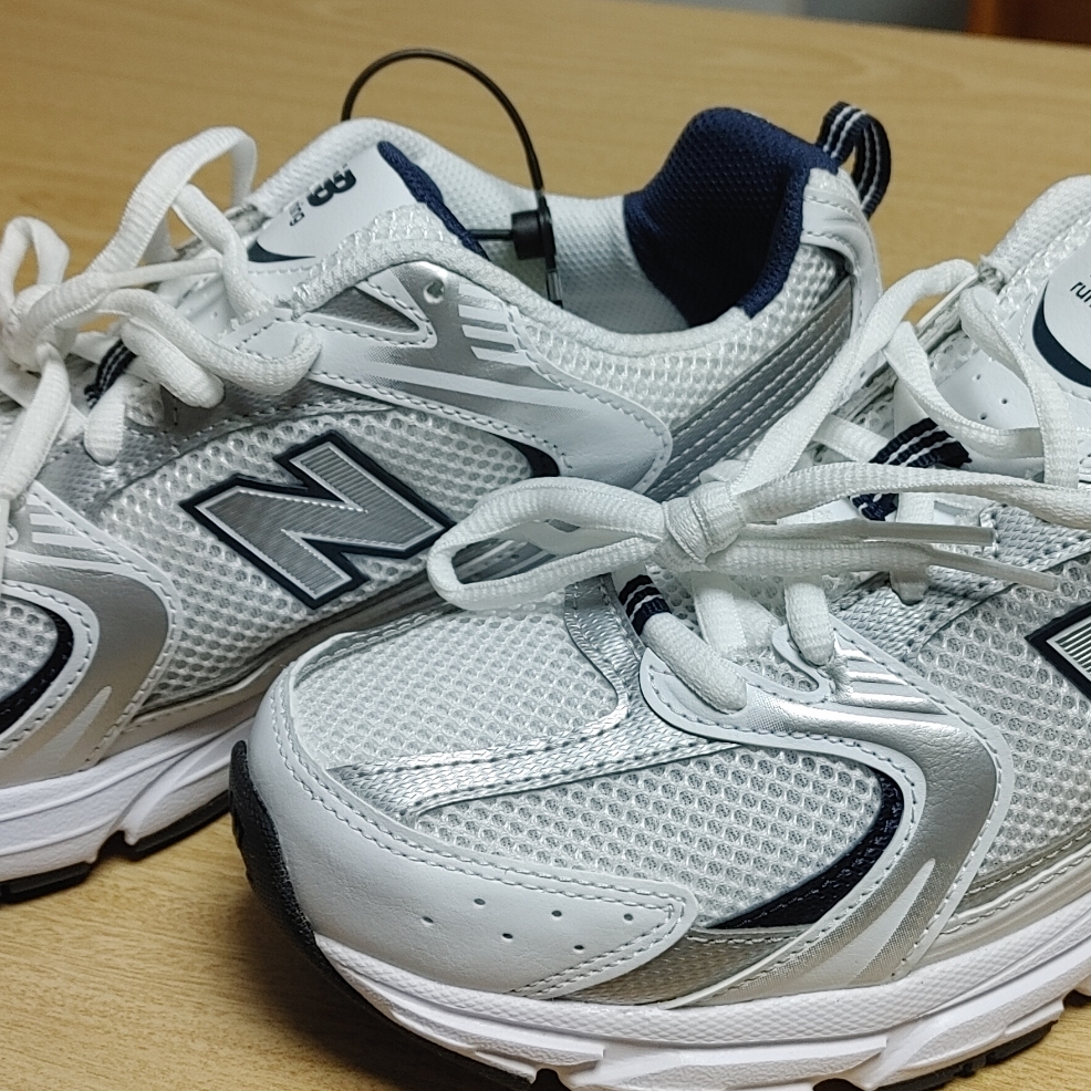 New Balance 530 White 착용 스타일 - 1