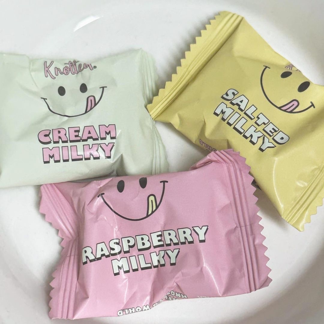 Knotted Raspberry  Milky Farm Caramel 착용 스타일