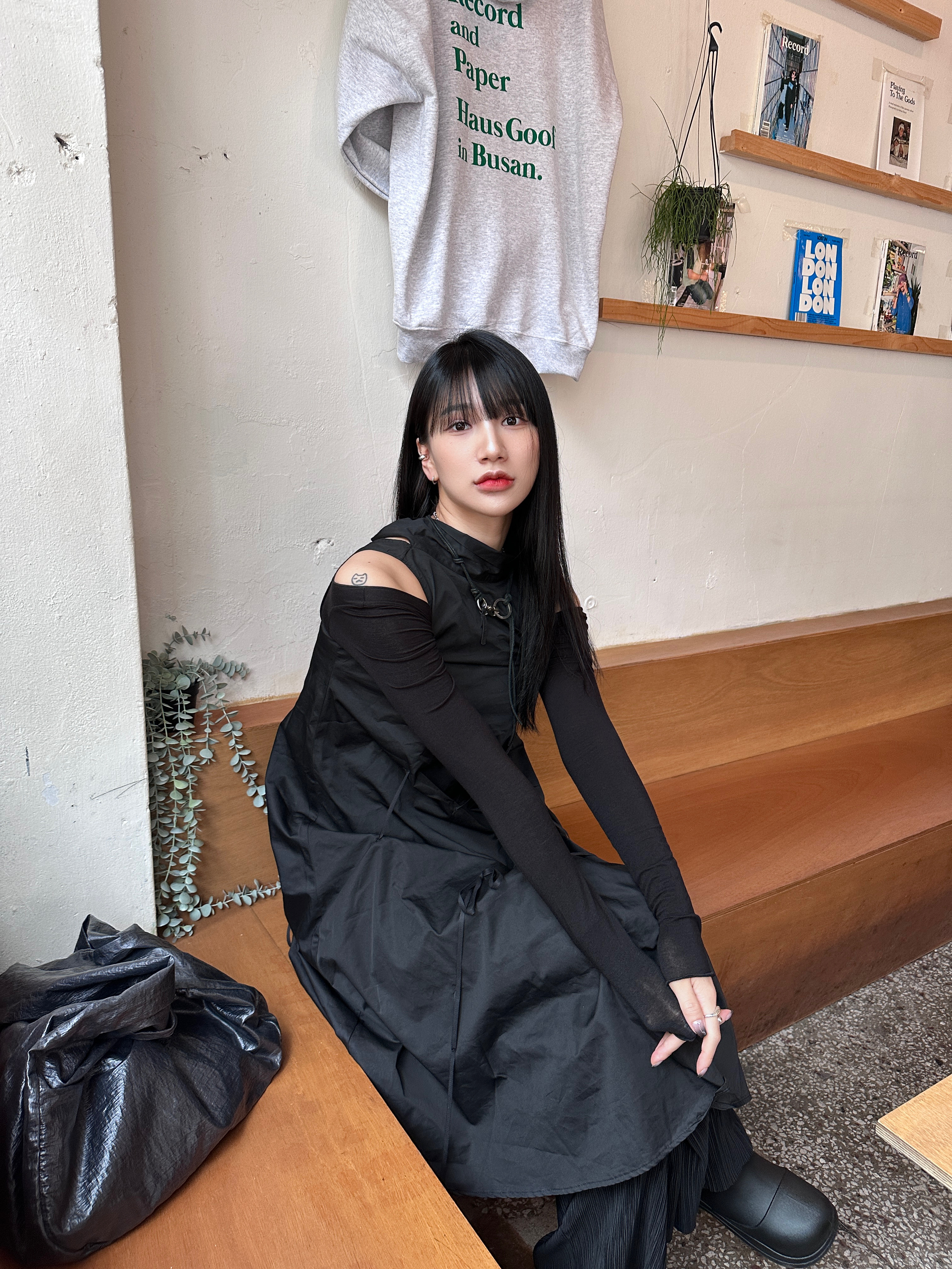 (W) Rockfishweatherwear Hayden Boots Black, Our Legacy Ladon Leather Keychain Black 착용 스타일 - 1