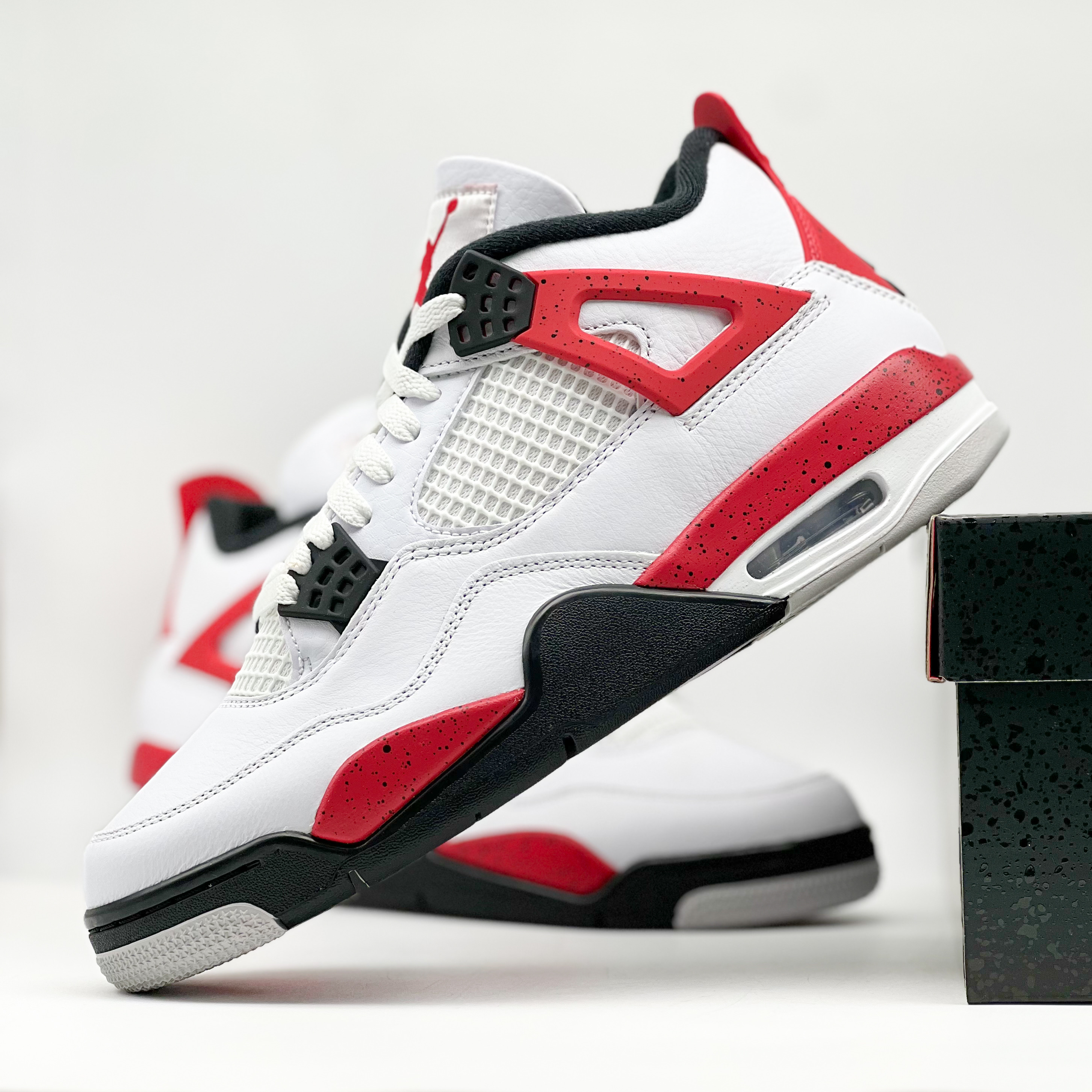 Jordan 4 Retro Red Cement 착용 스타일 - 4