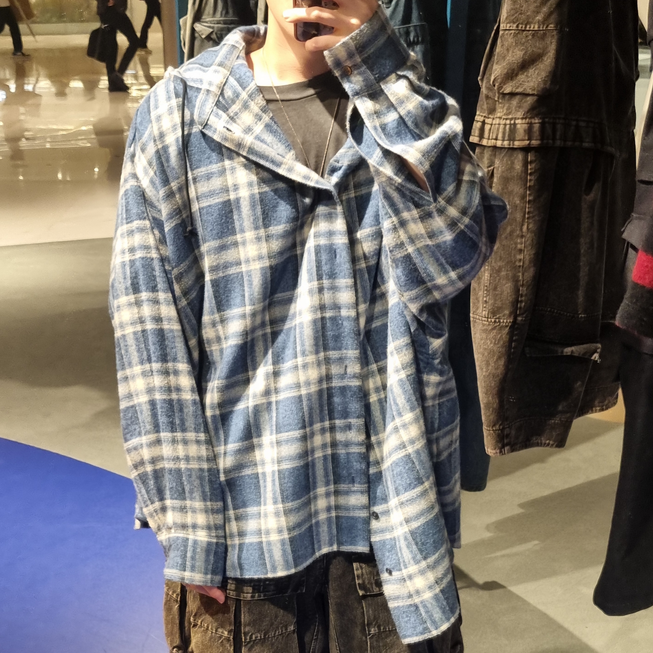 Ourpas 077 Check Hoodie Pale Blue 착용 스타일