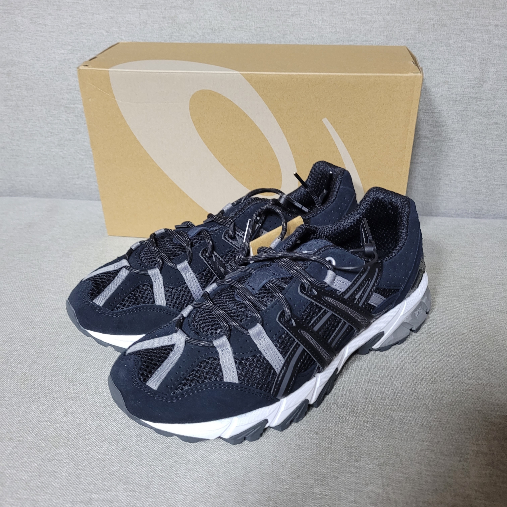 Asics Gel-Sonoma 15-50 Black Clay Grey 착용 스타일