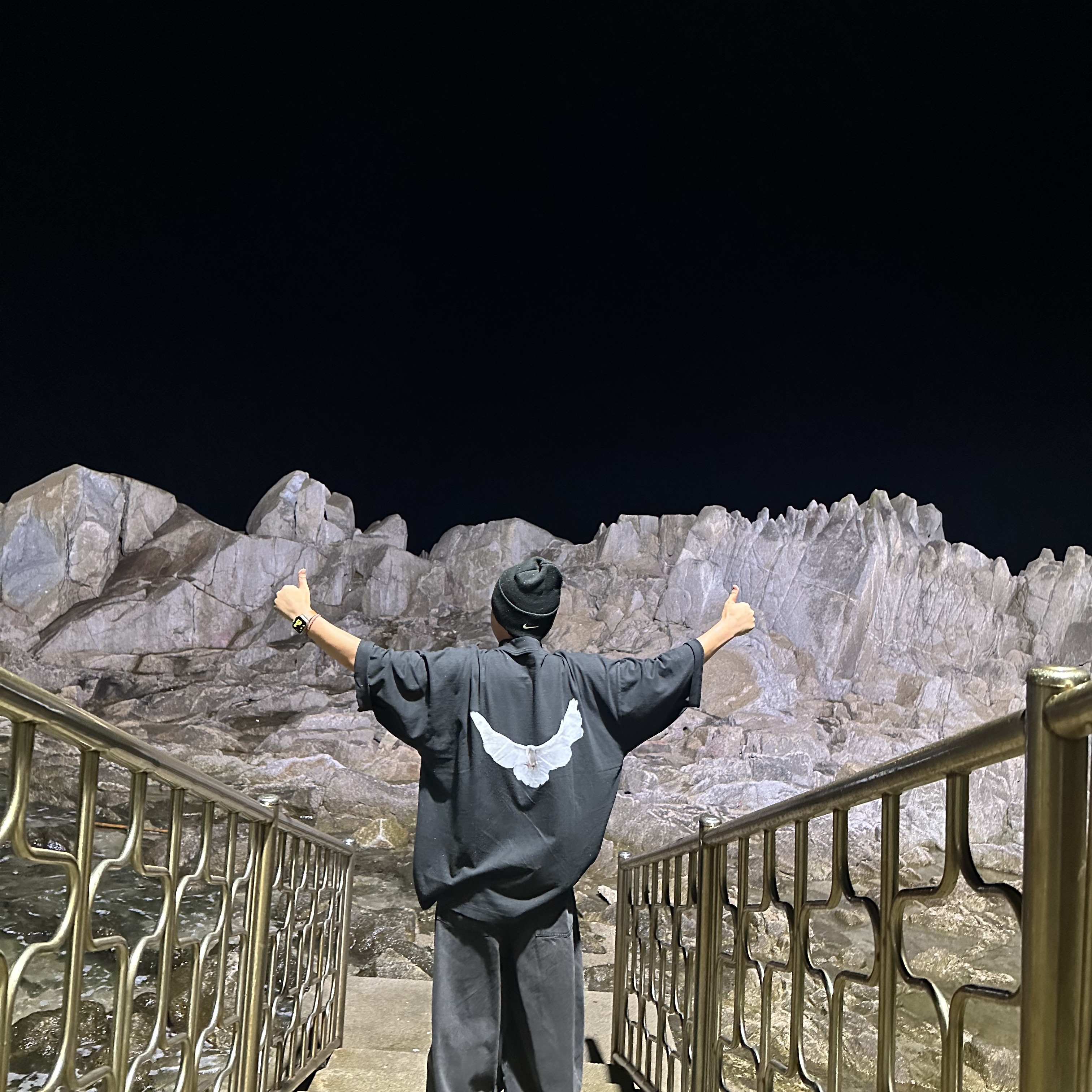 Yeezy Gap Engineered By Balenciaga Dove 3/4 Sleeve T-Shirt Black, Nike x Stussy NRG Cuffed Beanie Black 착용 스타일 - 3