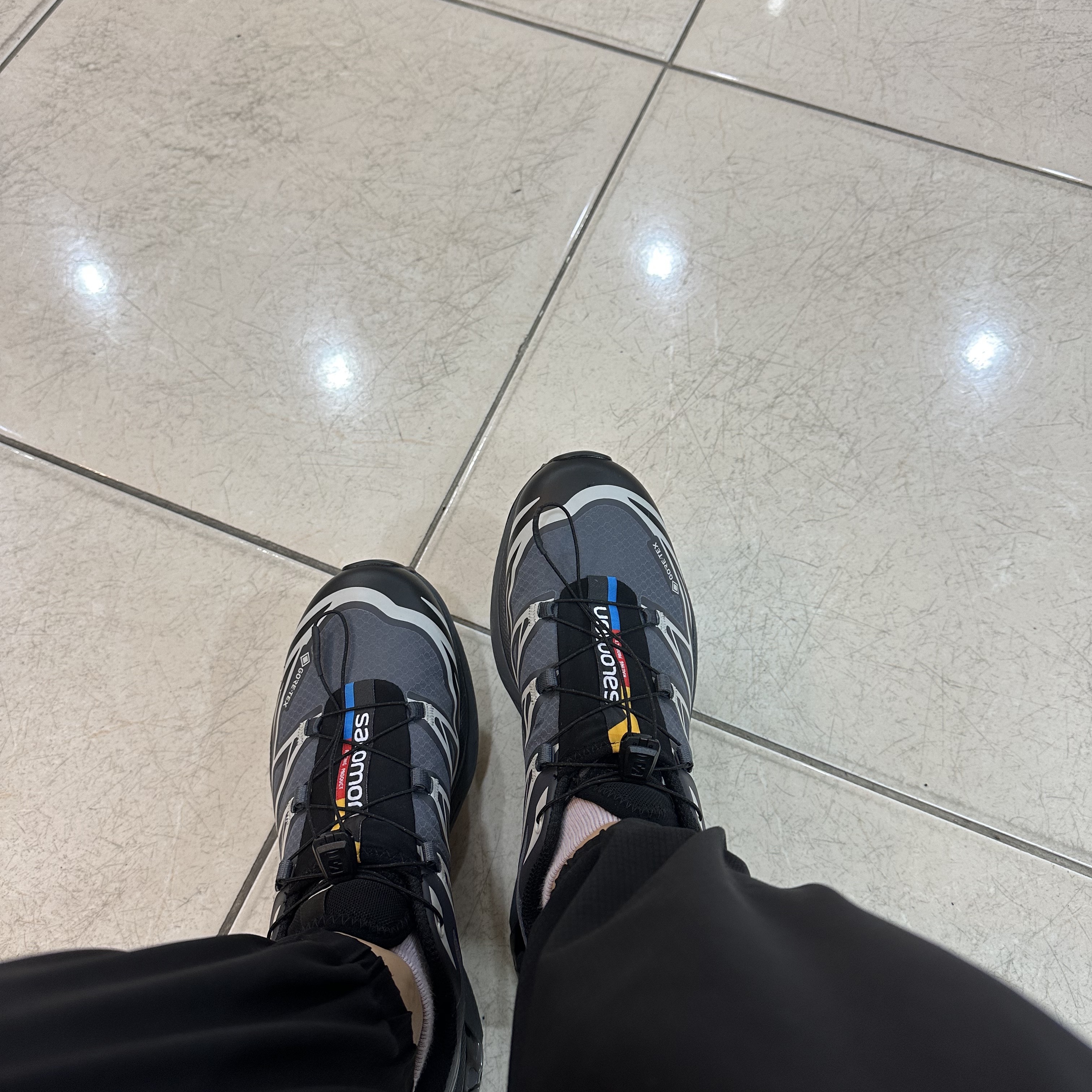 Salomon XT-6 Gore-Tex Black Ebony 착용 스타일 - 1