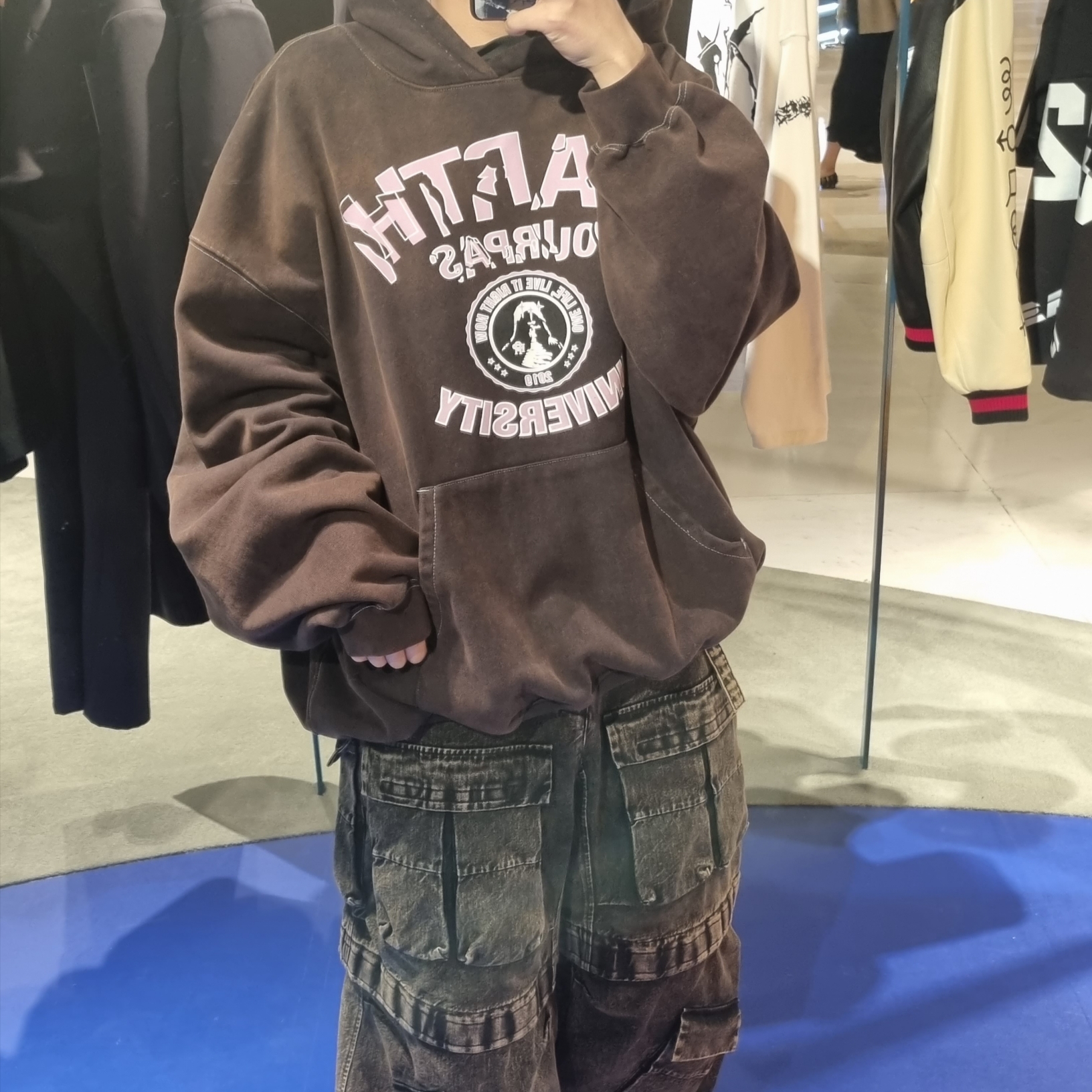 Ourpas 075 Ivy League Hoodie Fade Brown 착용 스타일