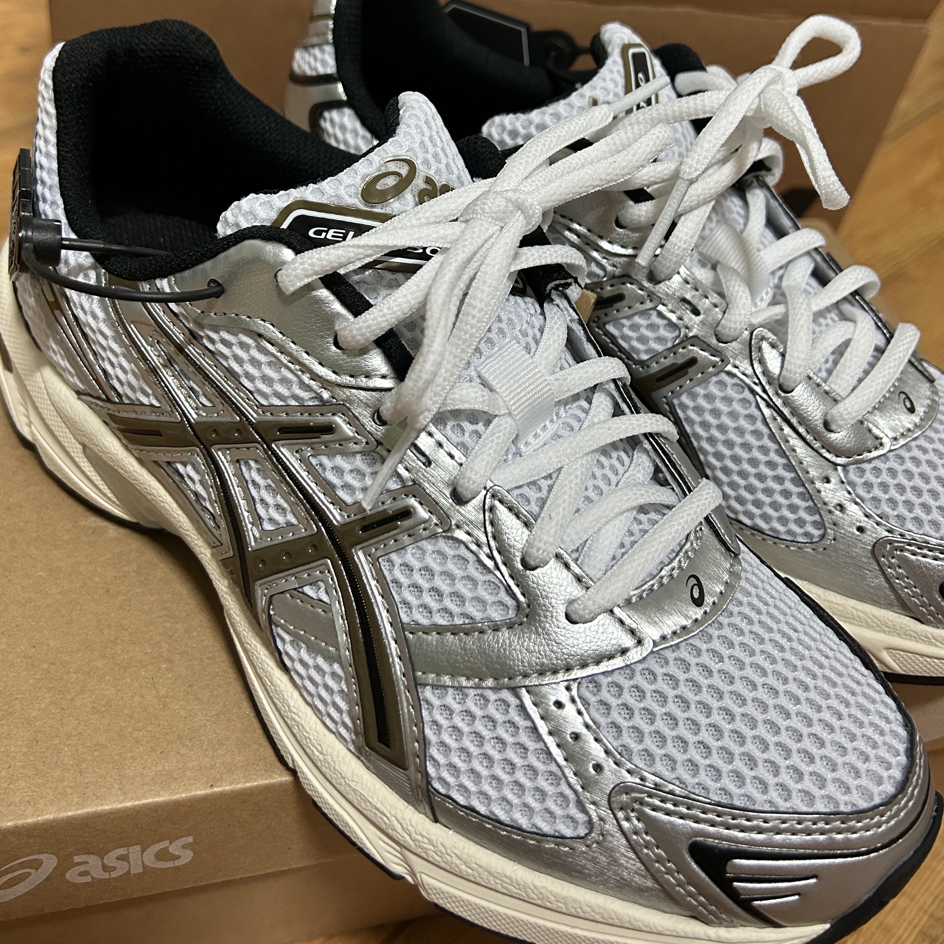 Asics Gel-1130 White Clay Canyon 착용 스타일