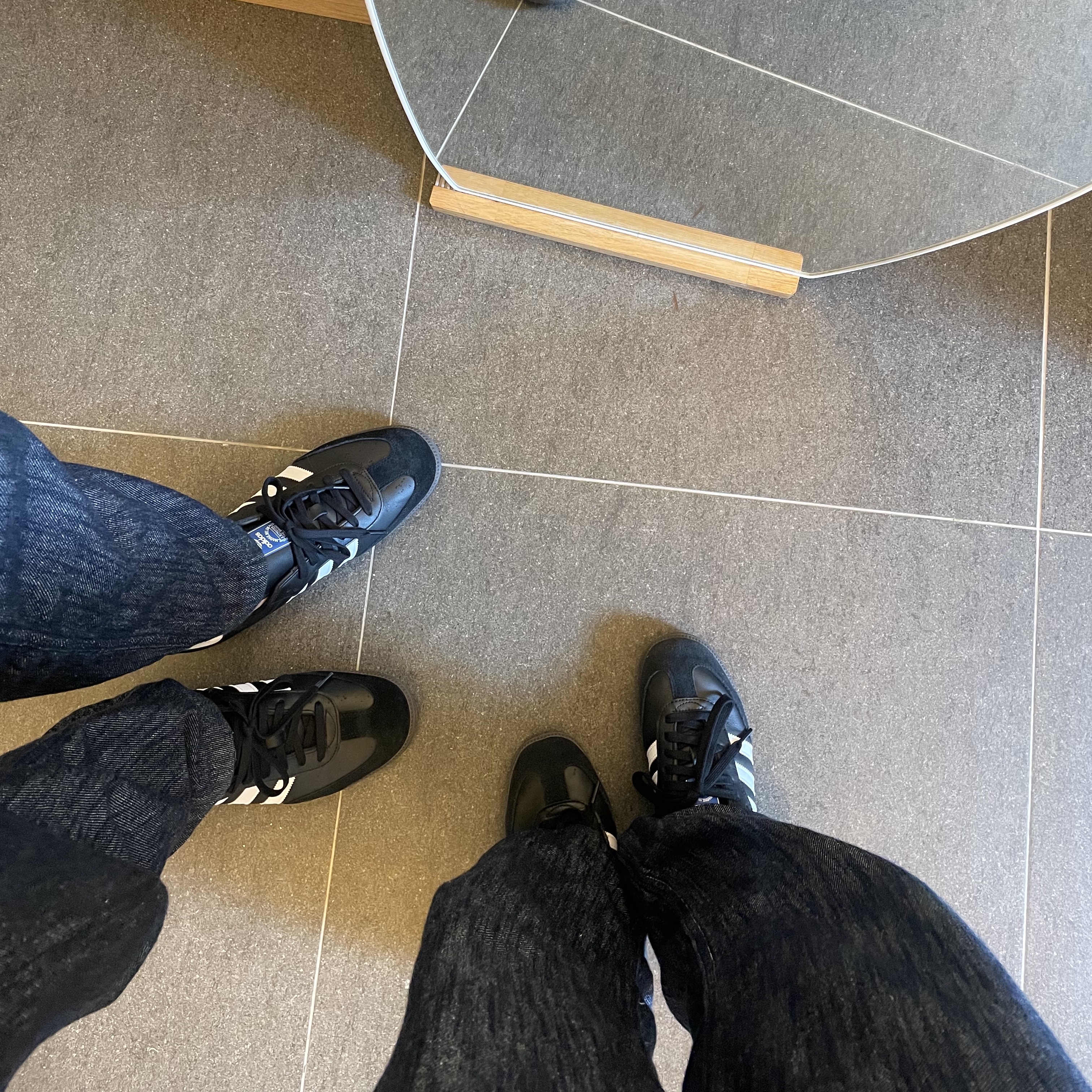 Adidas Samba OG Black White Gum 착용 스타일