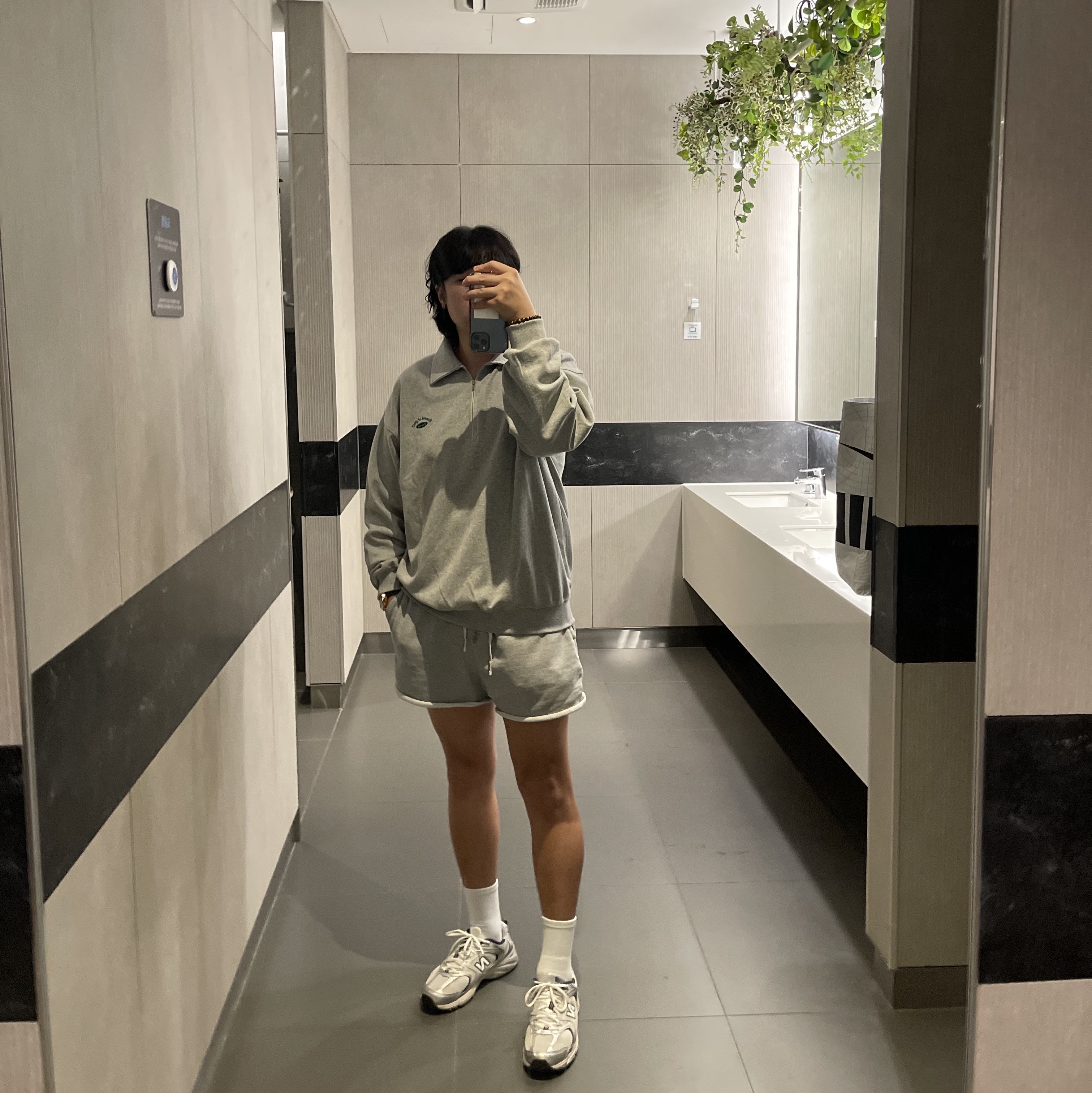 New Balance 530 Steel Grey 착용 스타일 - 1