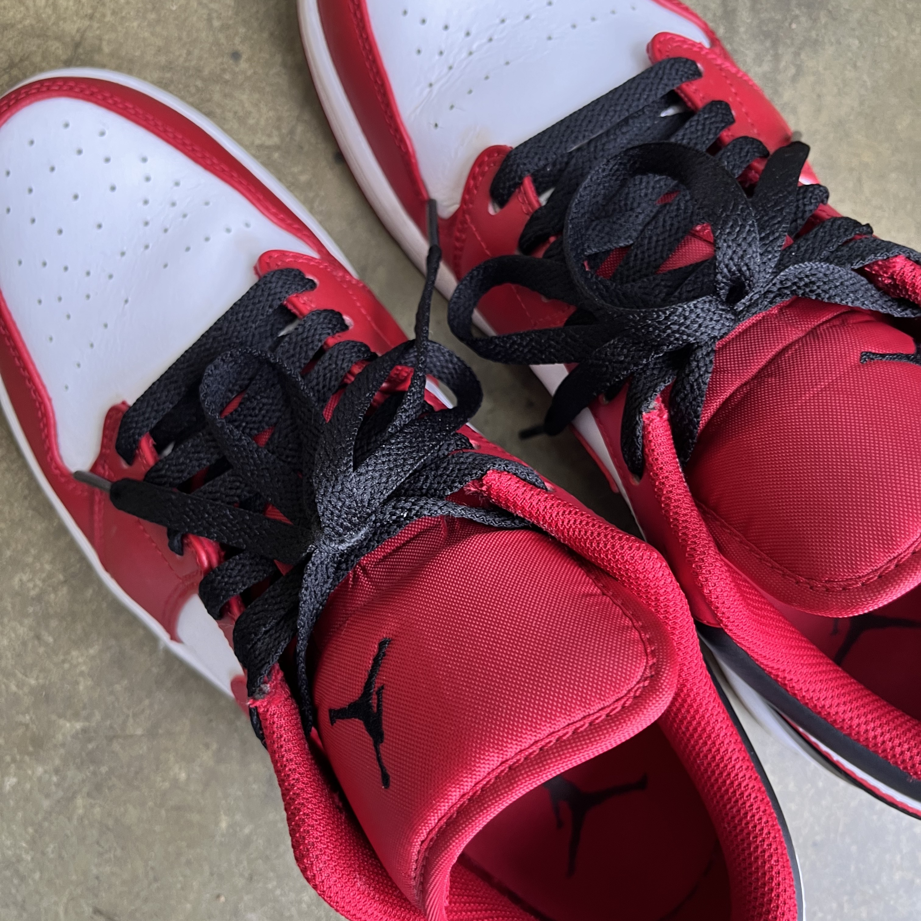 Jordan 1 Low White Gym Red Black 착용 스타일