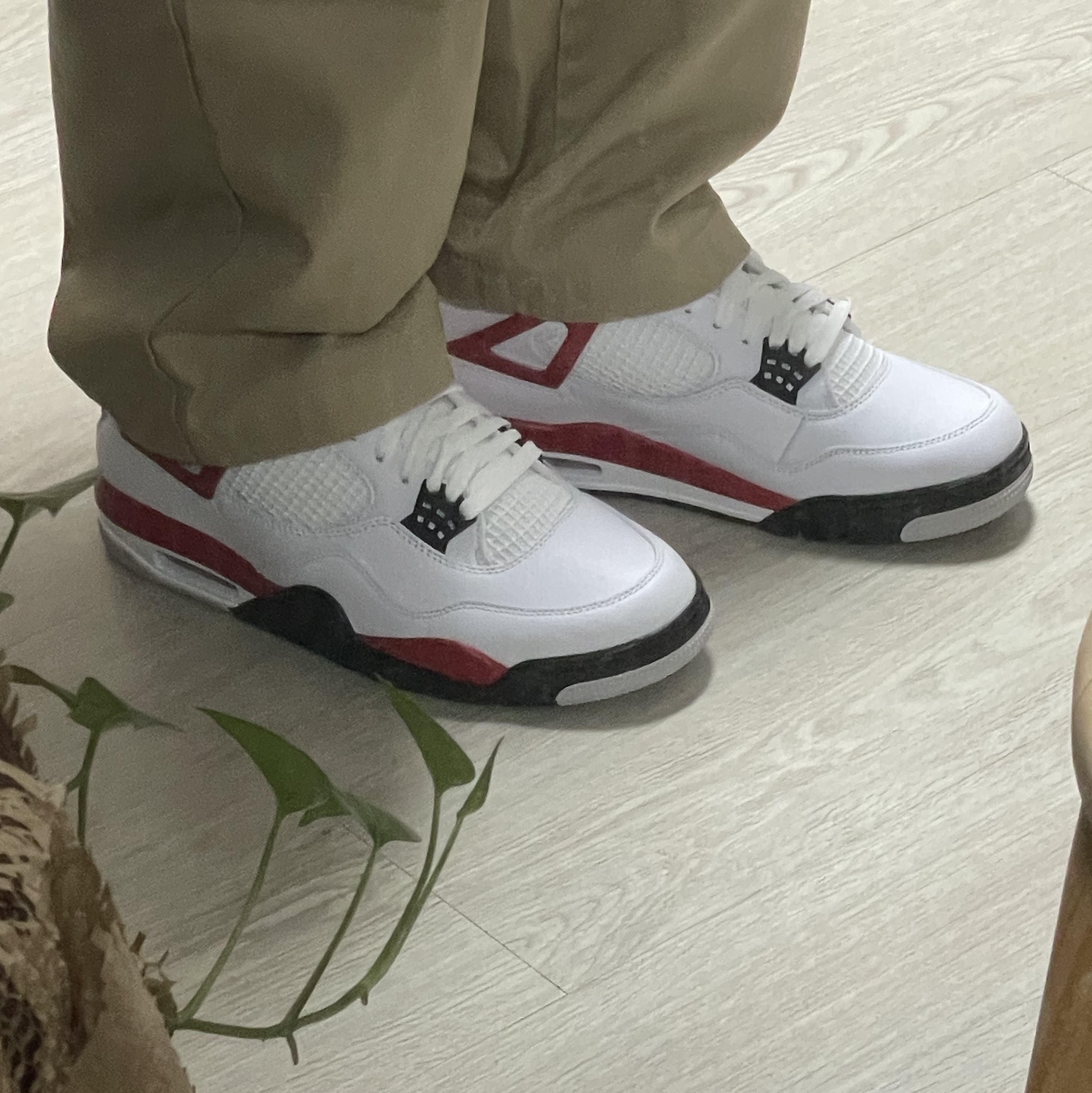 Jordan 4 Retro Red Cement 착용 스타일 - 1