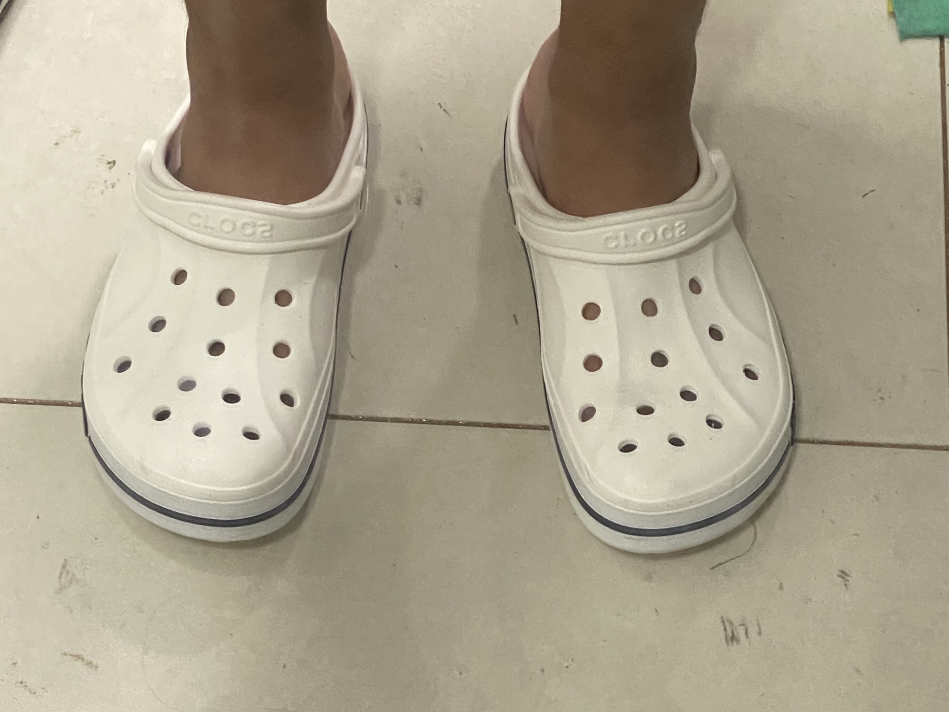 Crocs Bayaband Clog White Navy 착용 스타일