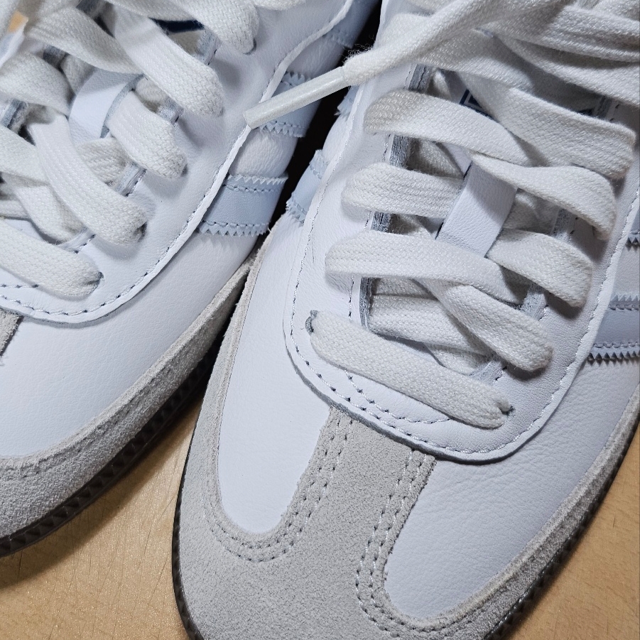 Adidas Samba OG Core White Halo Blue 착용 스타일