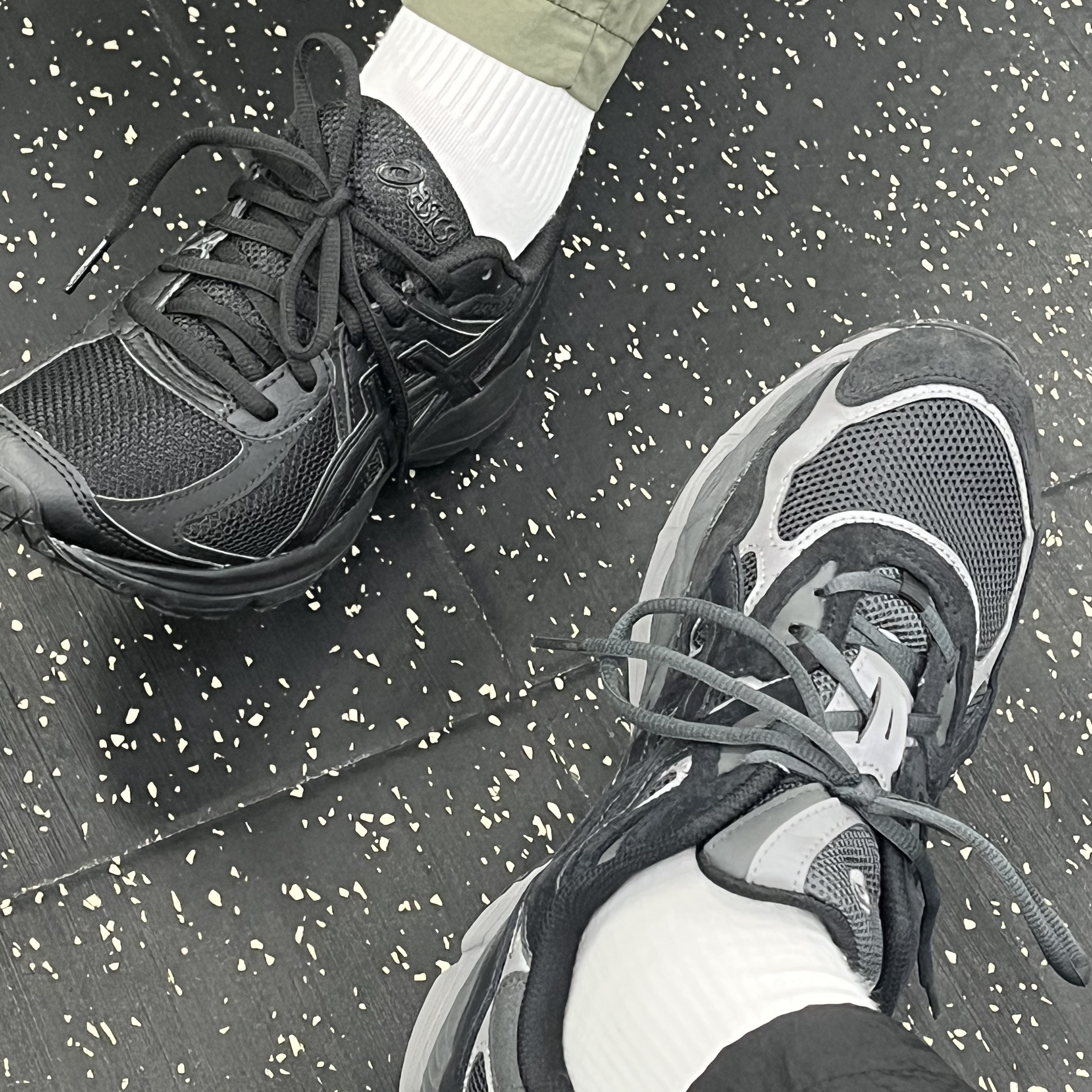 Asics Gel-NYC Graphite Grey Black, Asics Jog 100 2 Black 착용 스타일