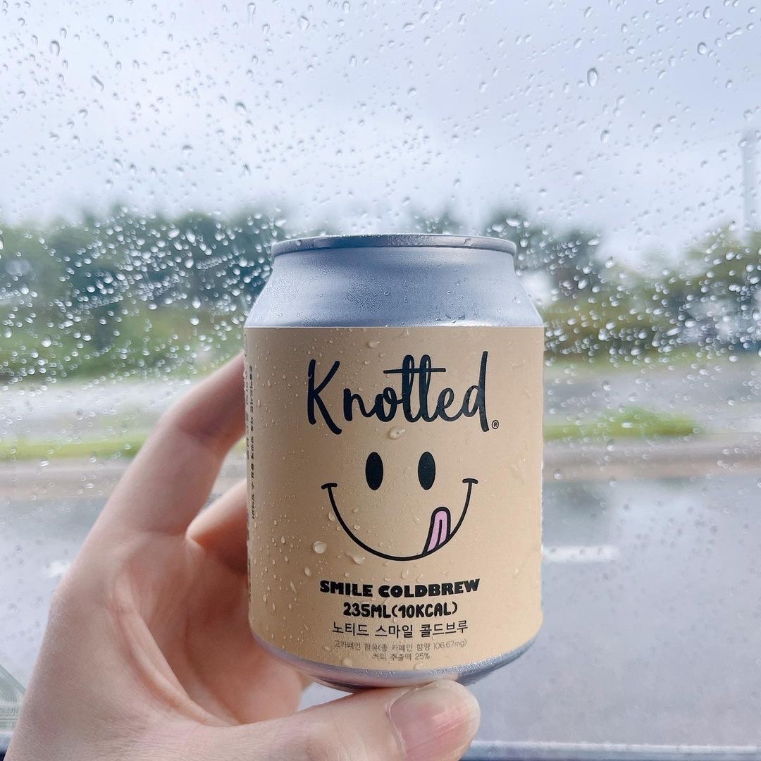 Knotted Smile blend Cold brew 착용 스타일