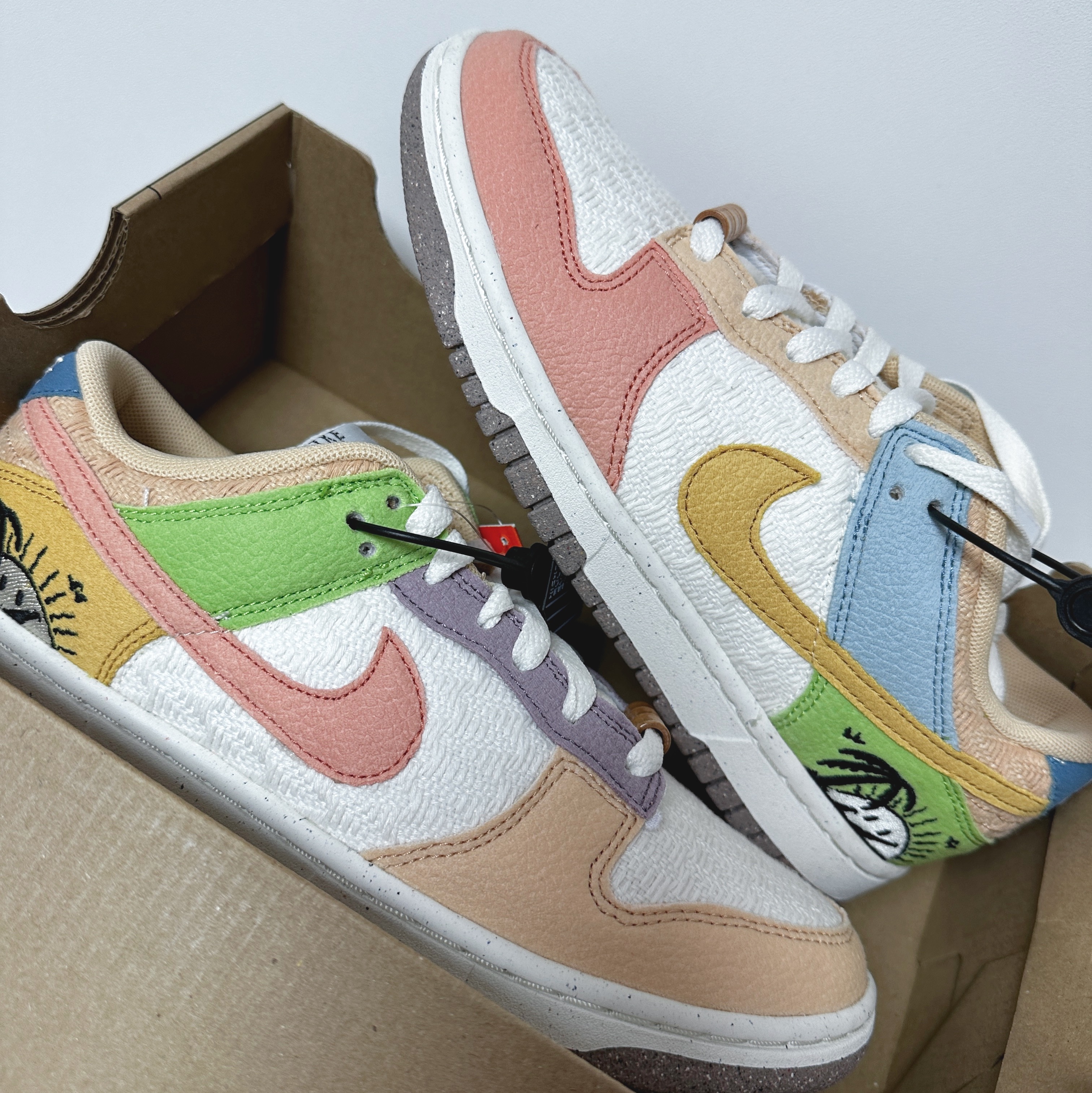 (W) Nike Dunk Low SE Sun Club Sanded Gold 착용 스타일