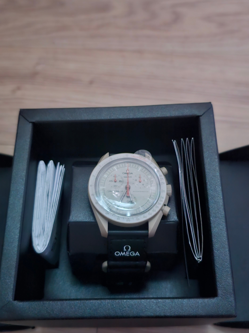 Swatch x Omega Bioceramic MoonSwatch Mission To Jupiter 착용 스타일 - 3