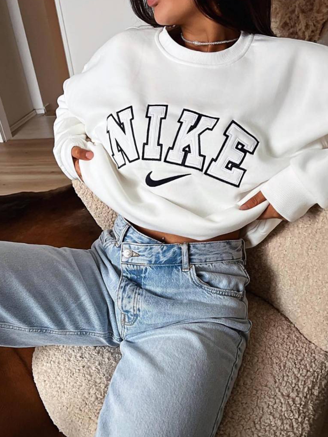 (W) Nike Dri-Fit Get Fit Graphic Crew neck Sweatshirts Carbon Heather - Asia, Nike NRG Solo Swoosh Crew Fleece Urban Lilac - Asia 착용 스타일 - 4